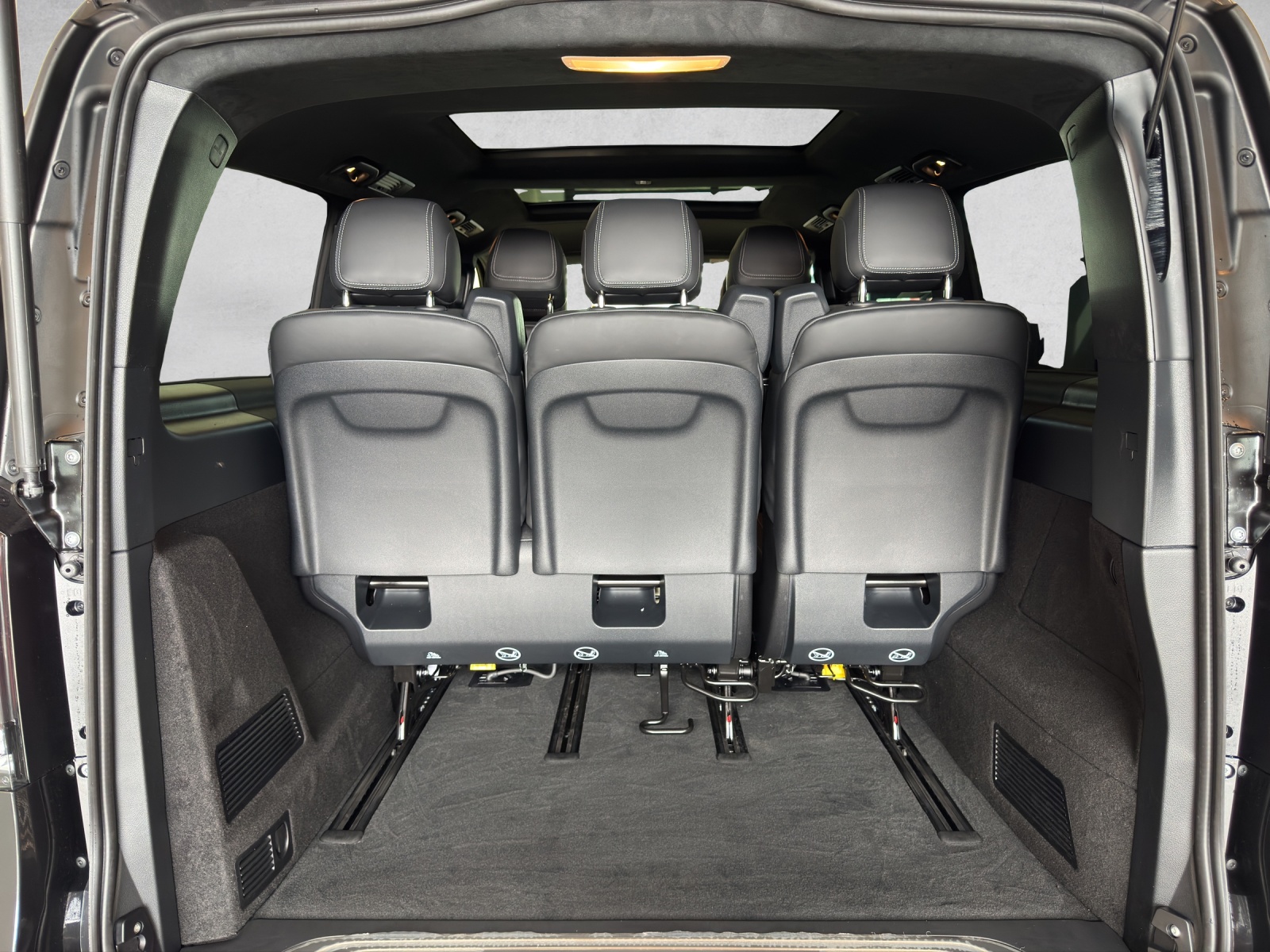 MERCEDES-BENZ V 300 d lang 4Matic Exclusive 9G-Tronic-image-13