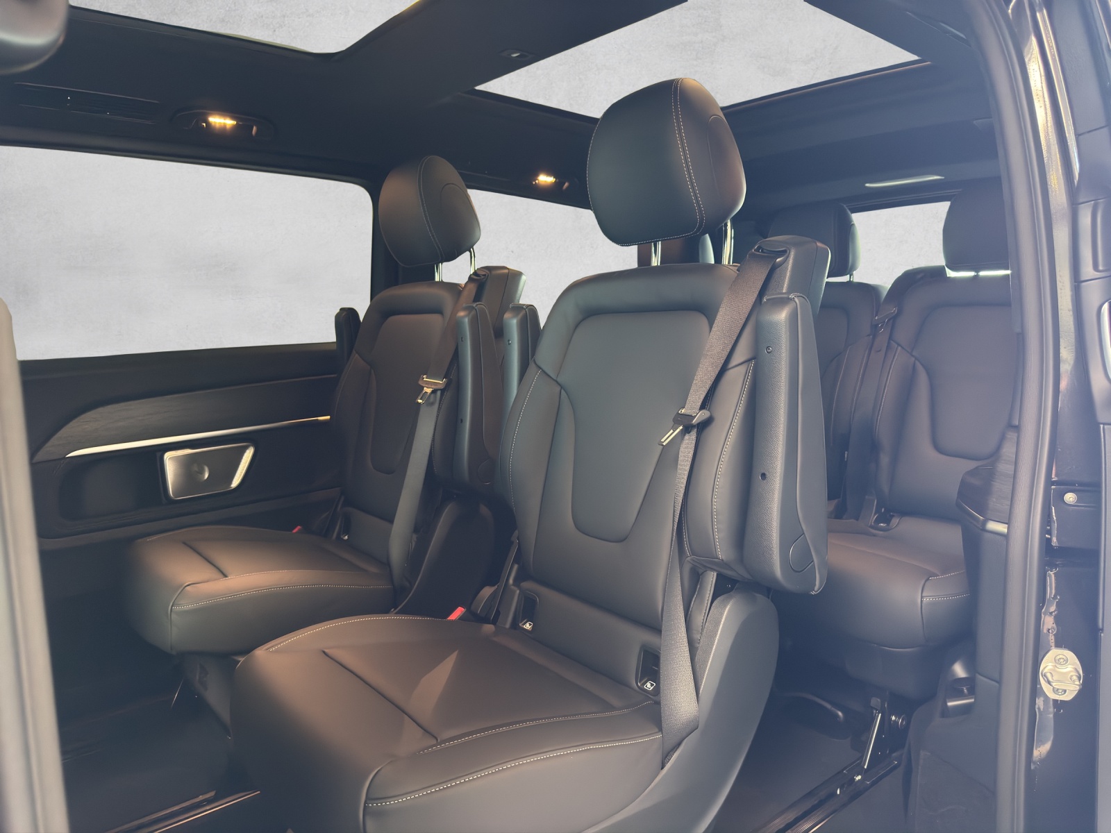 MERCEDES-BENZ V 300 d lang 4Matic Exclusive 9G-Tronic-image-10