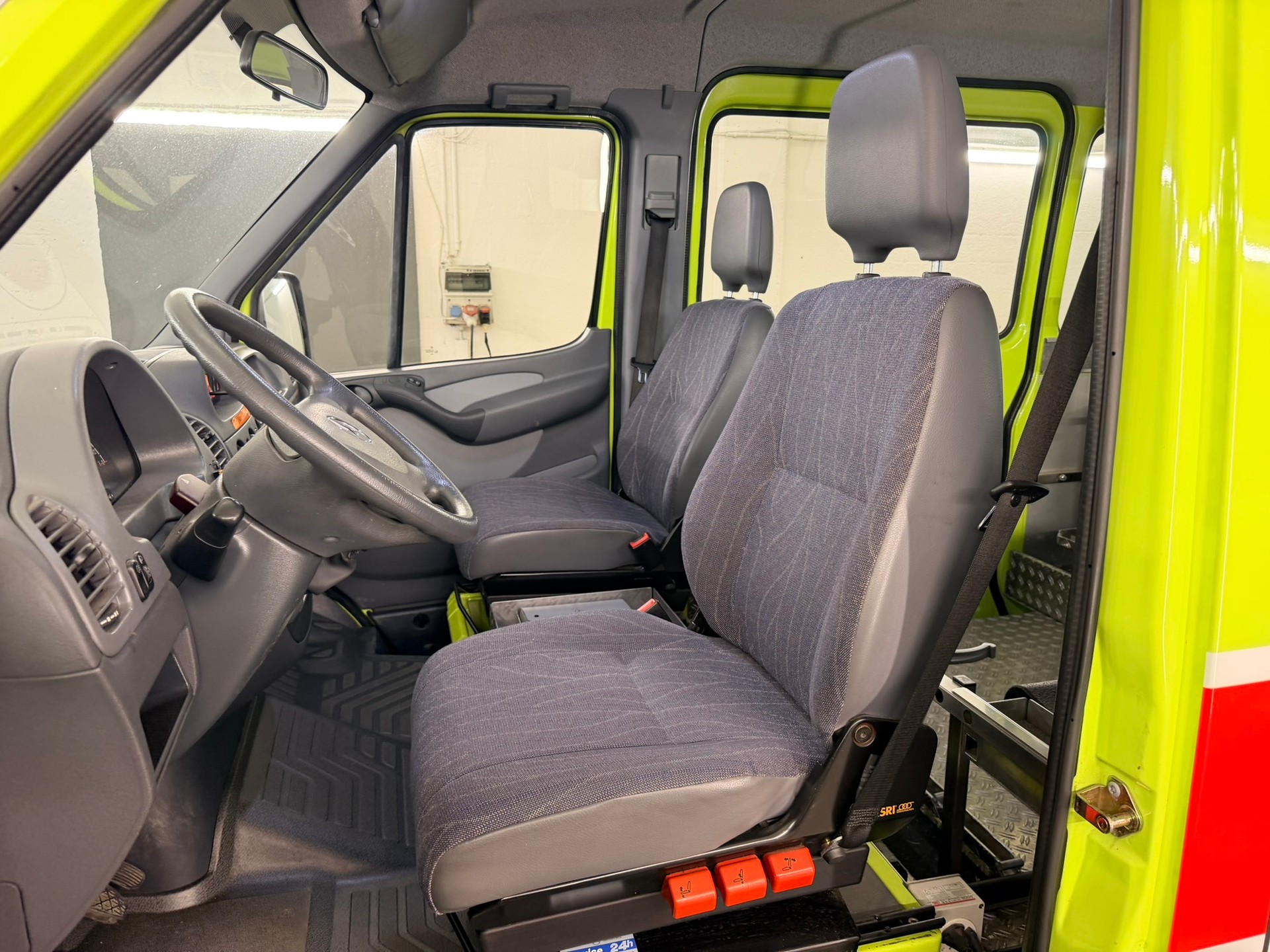 MERCEDES-BENZ Sprinter 314 4x4 FEUERWEHR-image-10