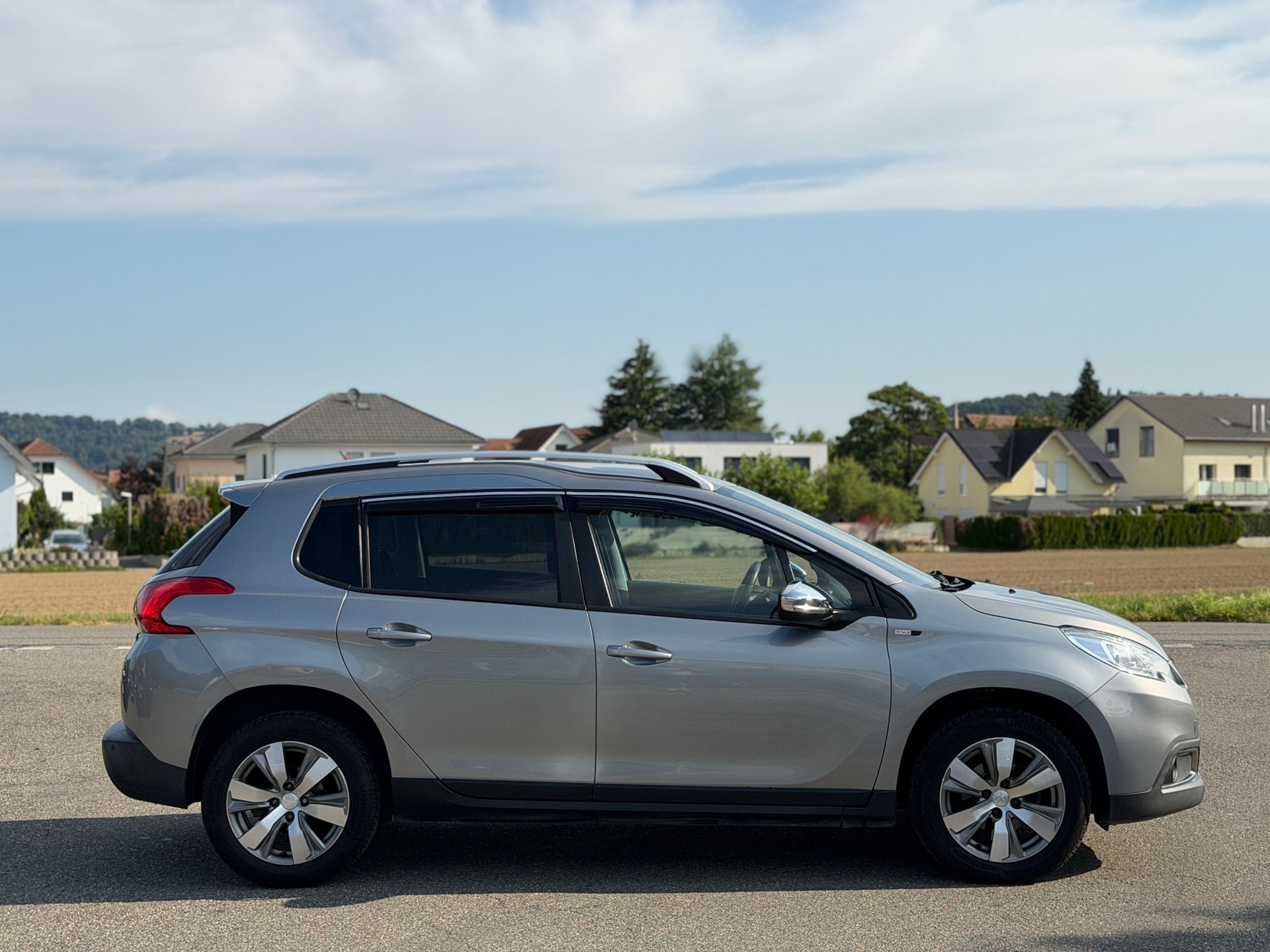 PEUGEOT 2008 1.2 VTI Active-image-10