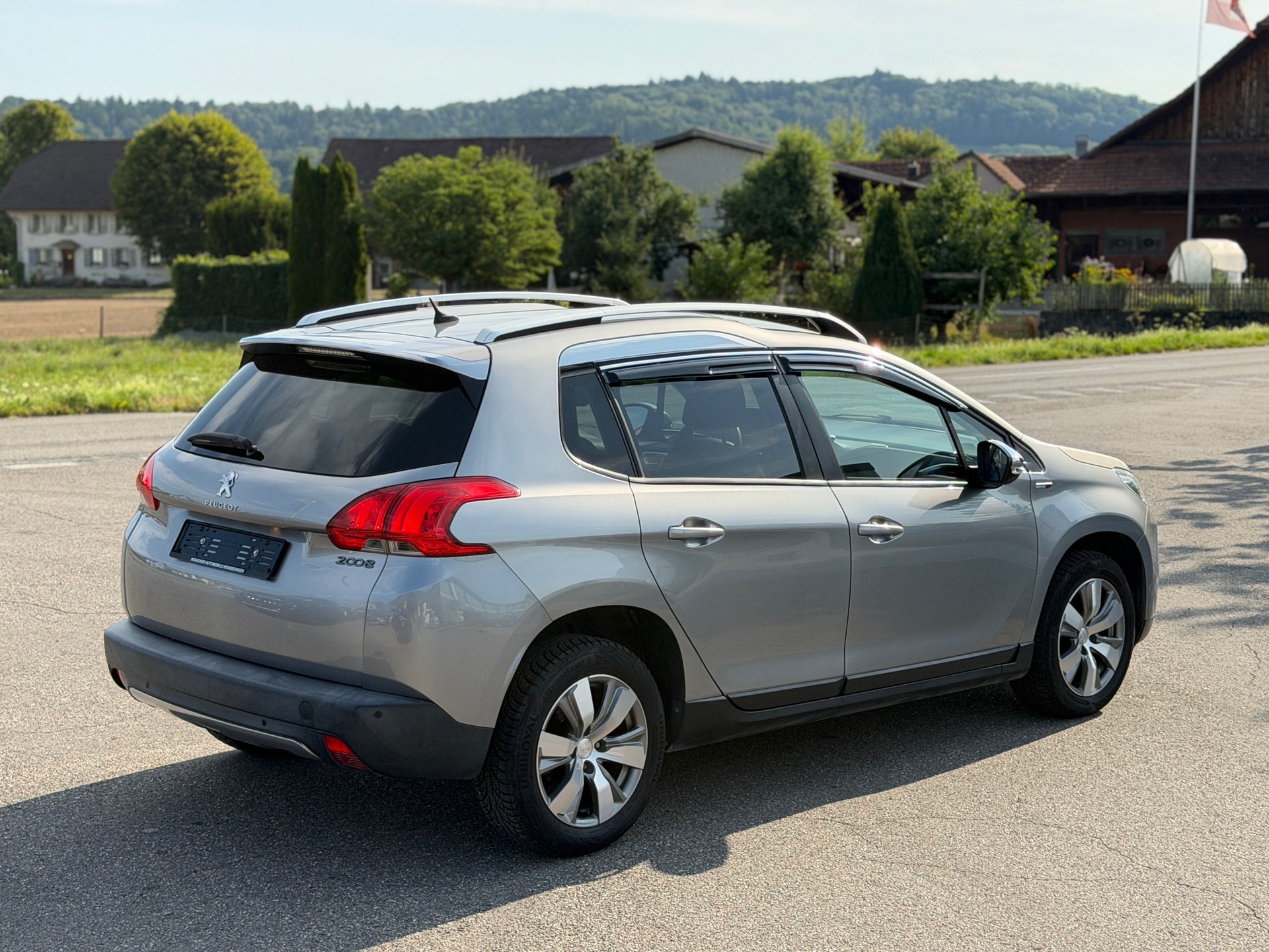 PEUGEOT 2008 1.2 VTI Active-image-13