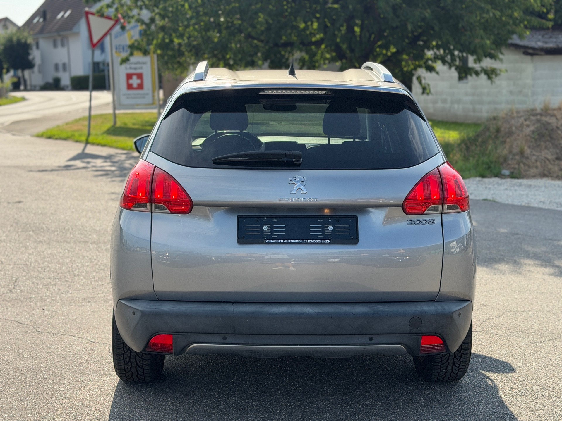 PEUGEOT 2008 1.2 VTI Active-image-4