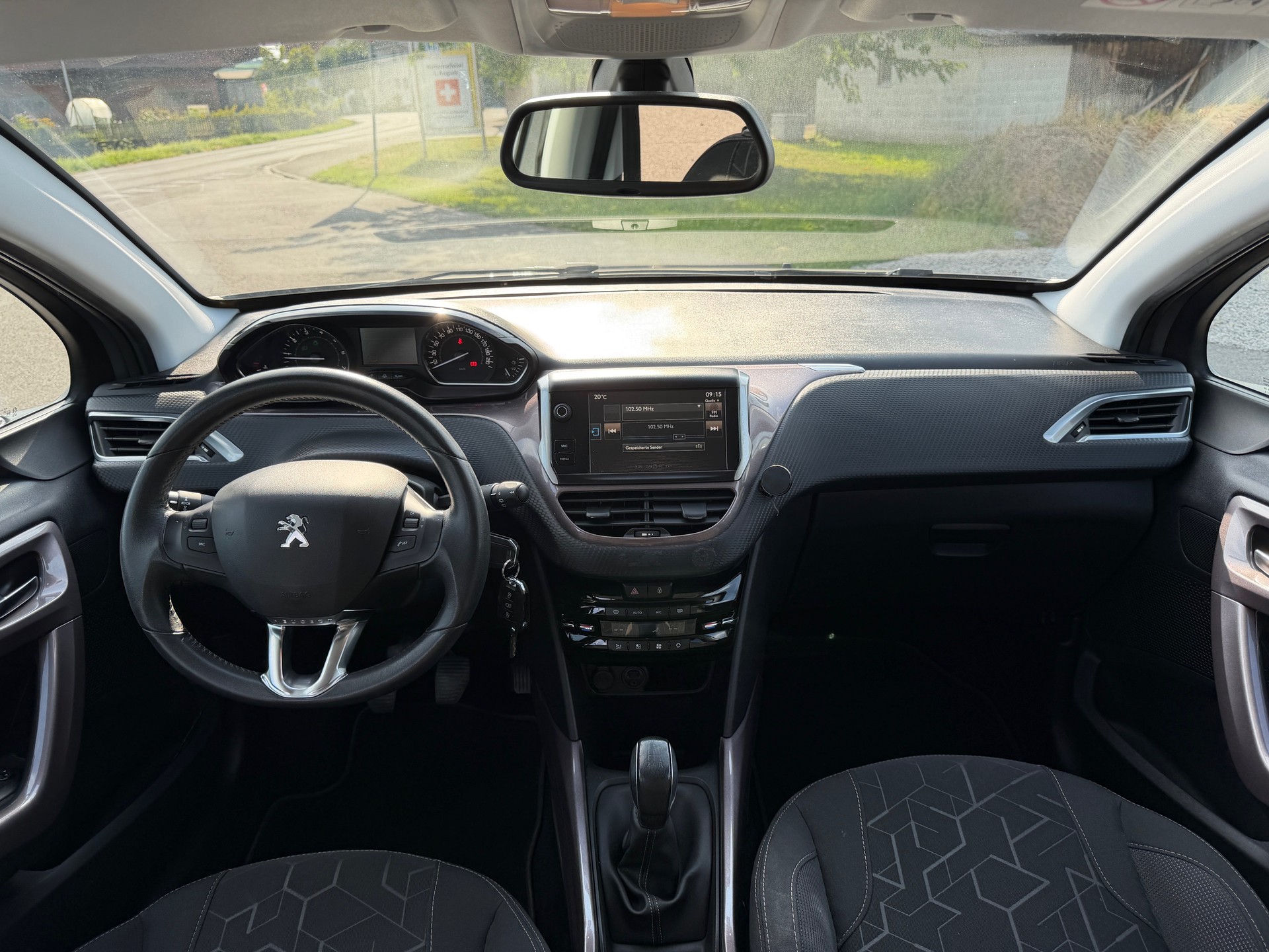 PEUGEOT 2008 1.2 VTI Active-image-6