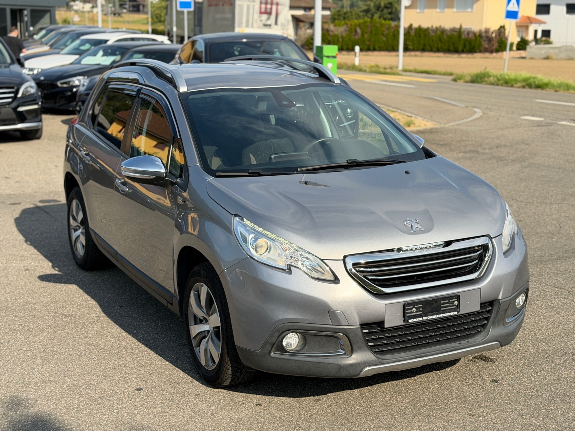 PEUGEOT 2008 1.2 VTI Active-image-12