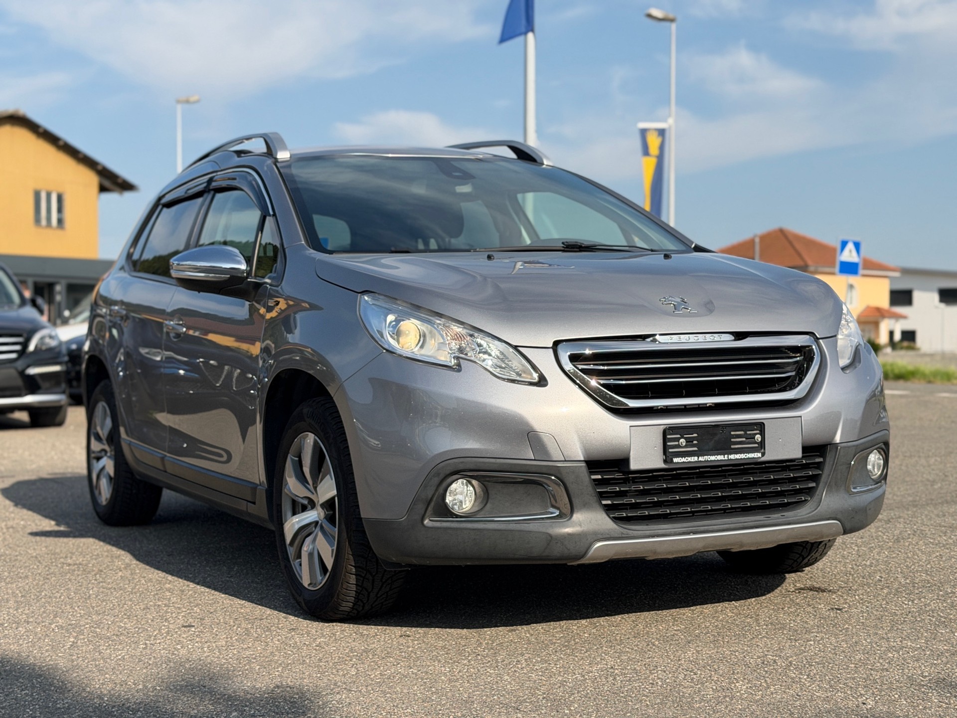 PEUGEOT 2008 1.2 VTI Active-image-2