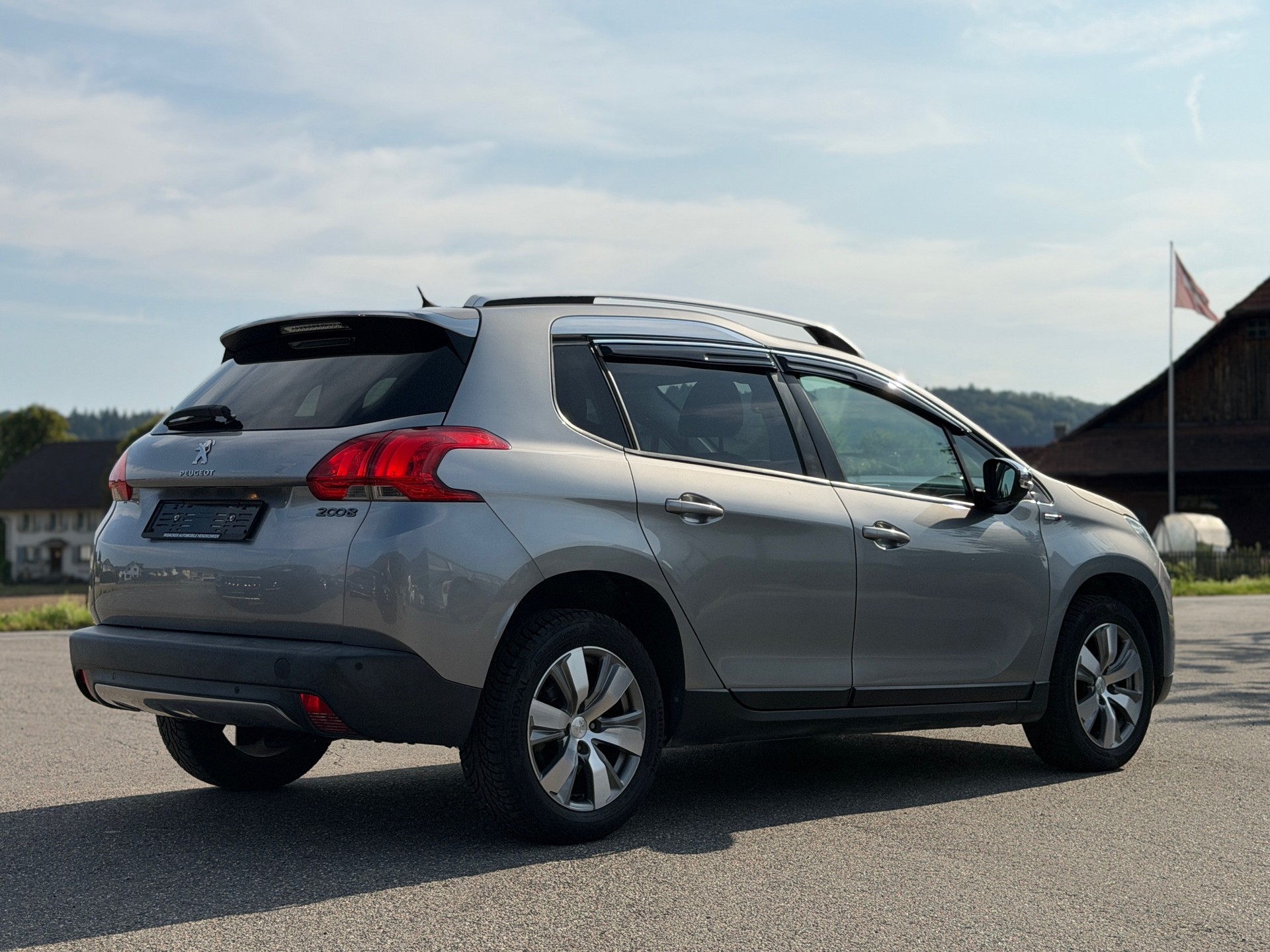 PEUGEOT 2008 1.2 VTI Active-image-3