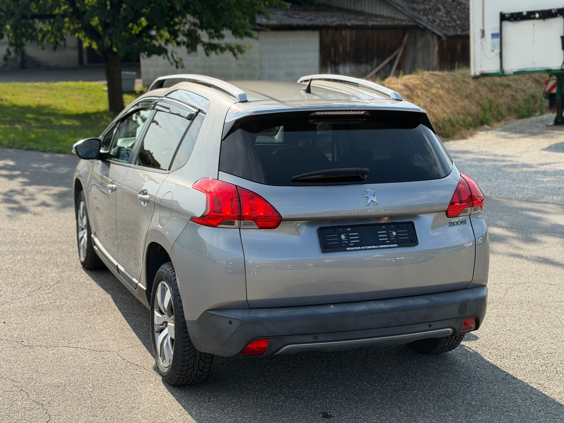 PEUGEOT 2008 1.2 VTI Active-image-14