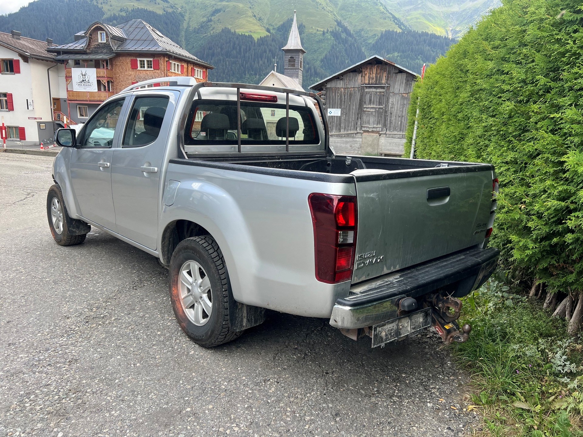 ISUZU D-MAX 2.5 Crew Cab Satellite 4x4-image-4