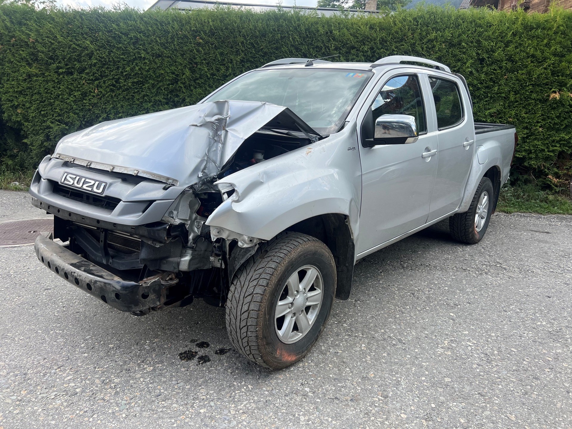 ISUZU D-MAX 2.5 Crew Cab Satellite 4x4-image-0
