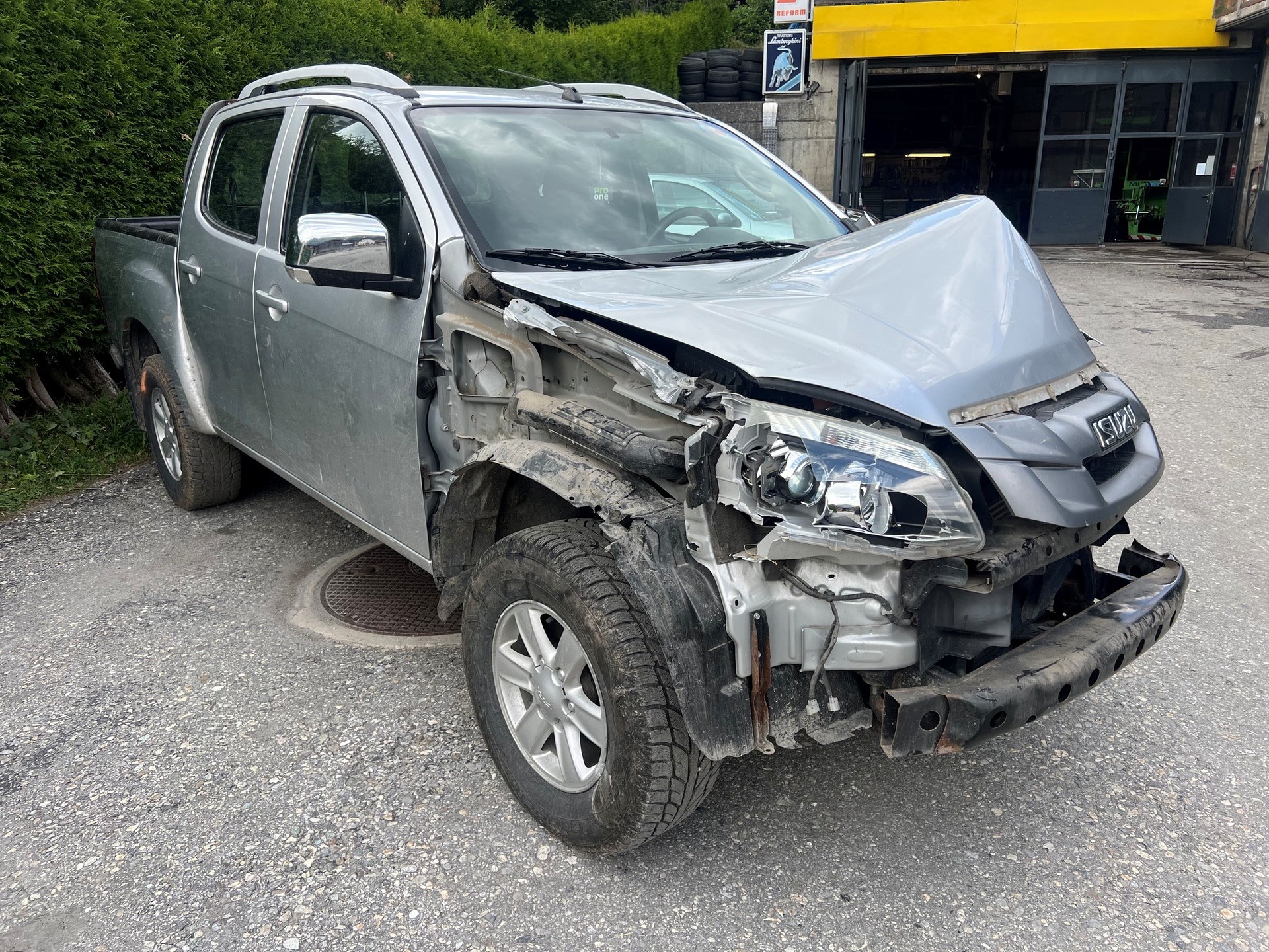 ISUZU D-MAX 2.5 Crew Cab Satellite 4x4-image-1
