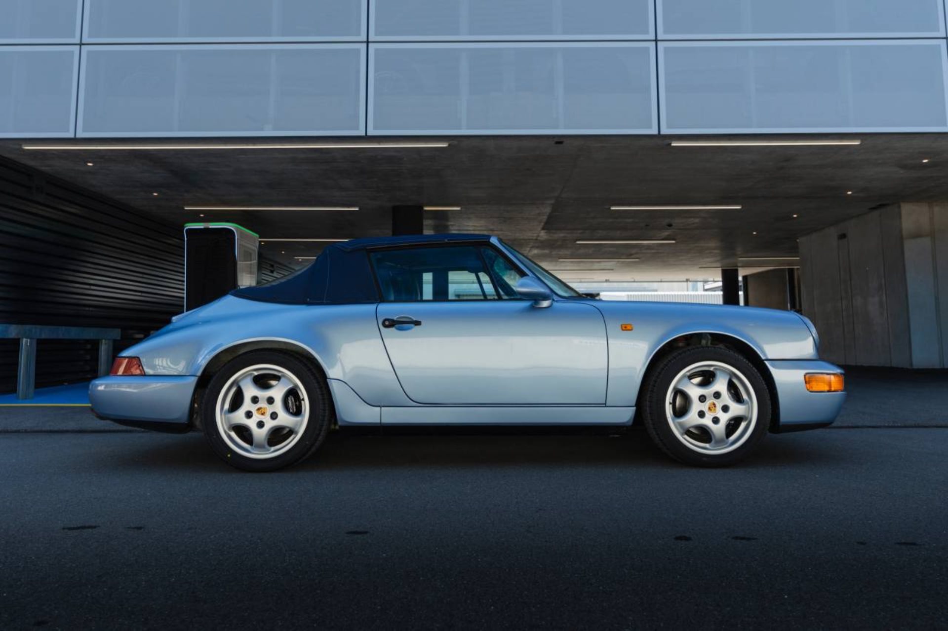 PORSCHE 911 Carrera 4 Cabriolet-image-13