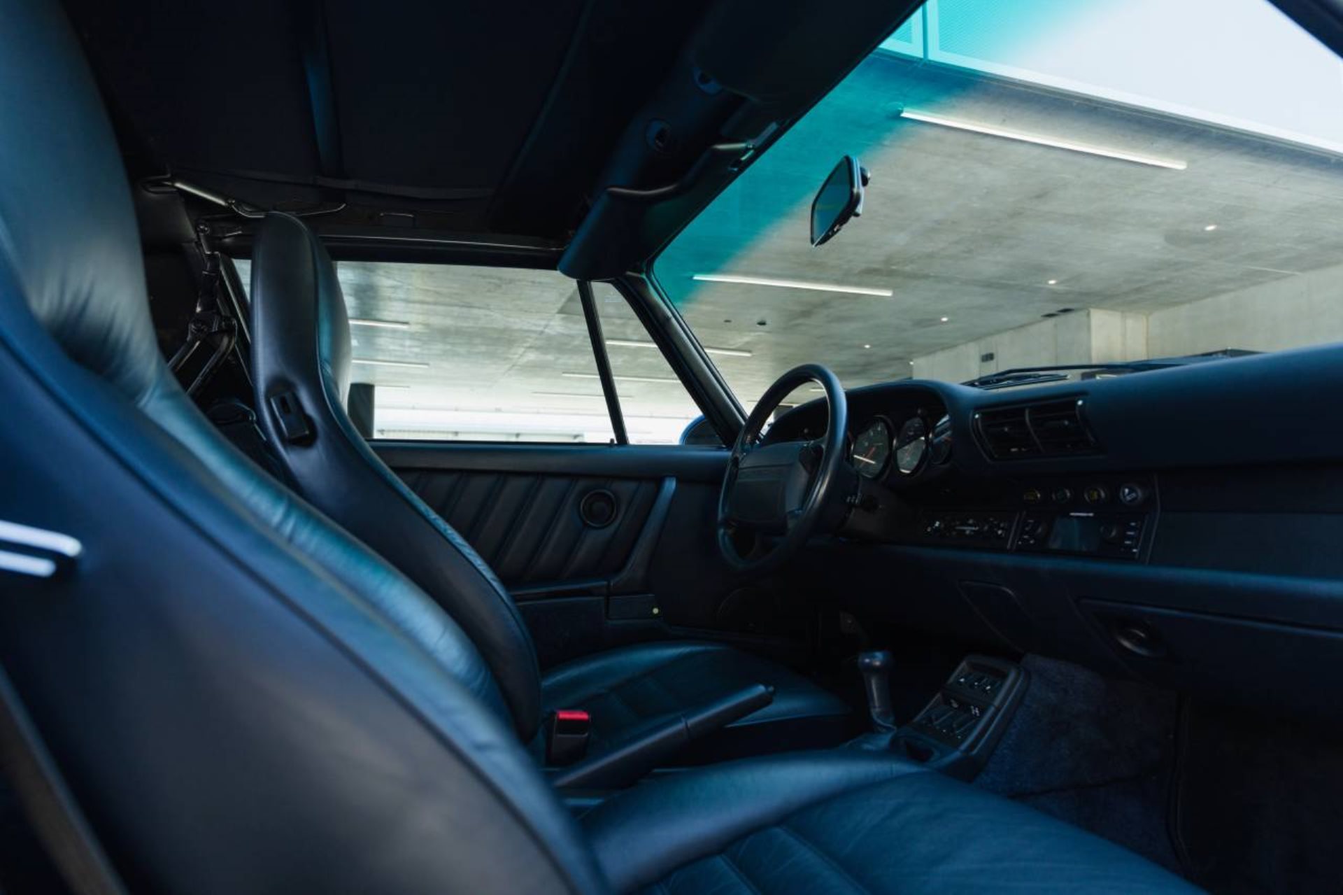 PORSCHE 911 Carrera 4 Cabriolet-image-17