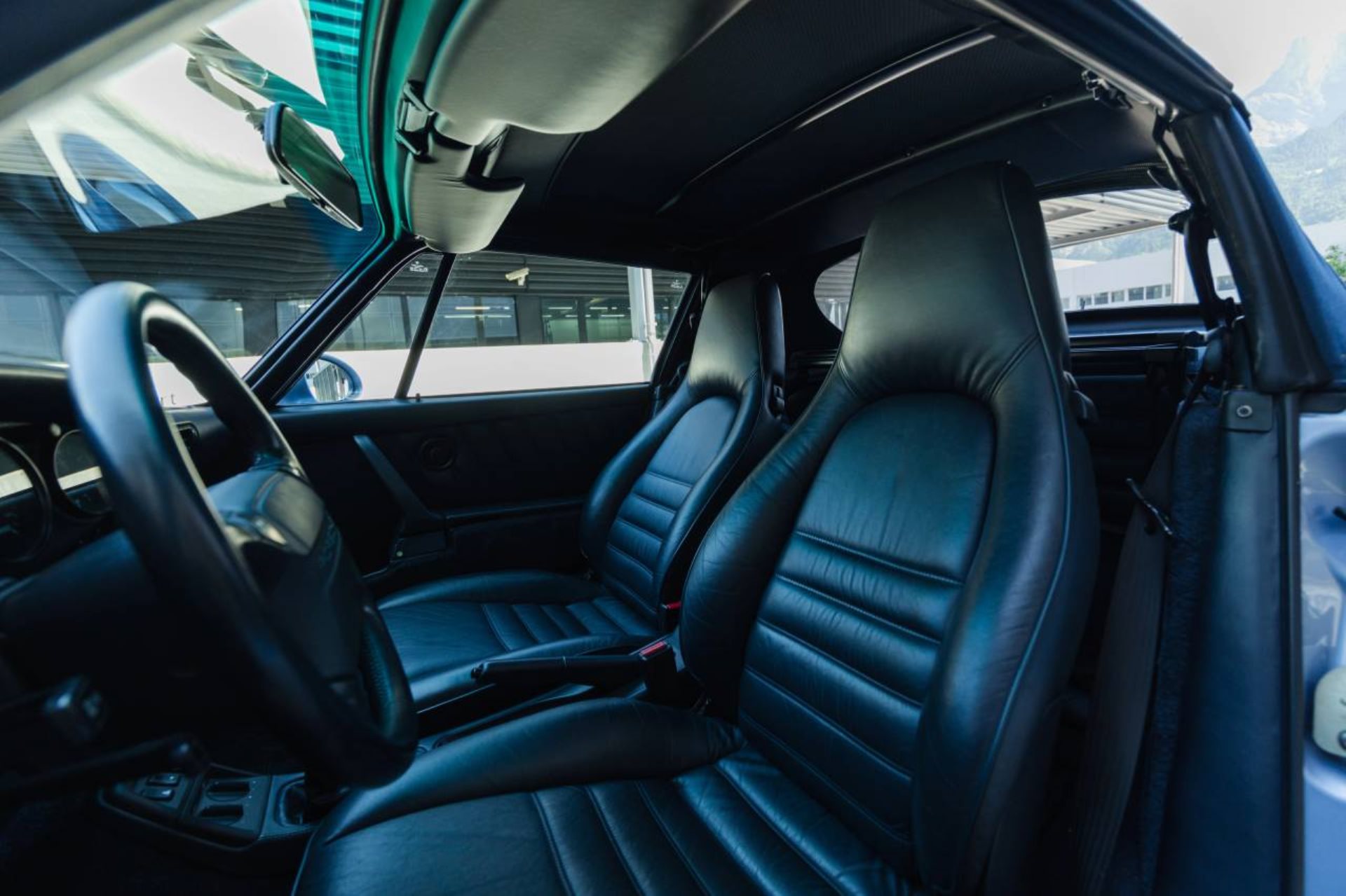 PORSCHE 911 Carrera 4 Cabriolet-image-22