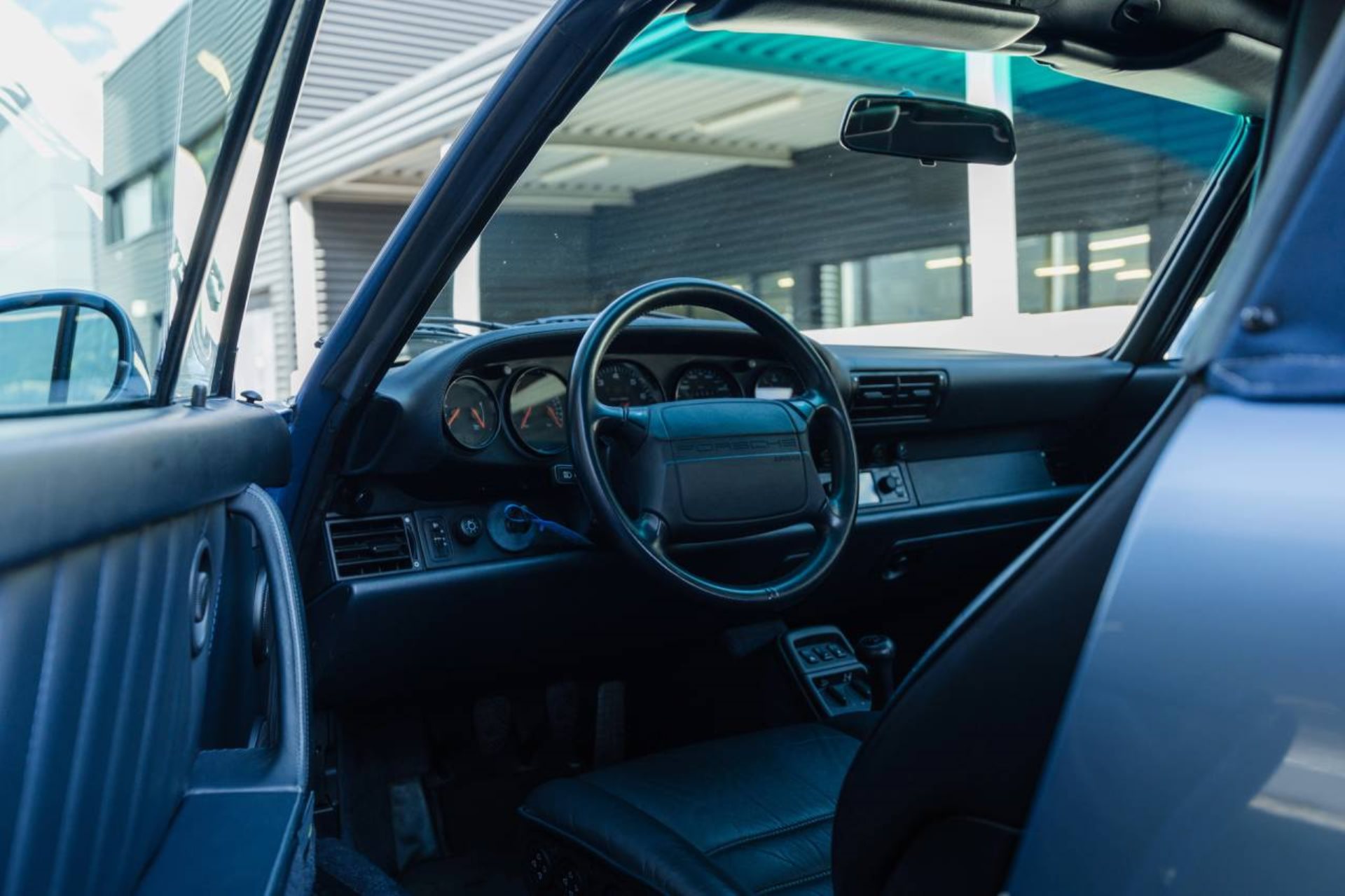 PORSCHE 911 Carrera 4 Cabriolet-image-16