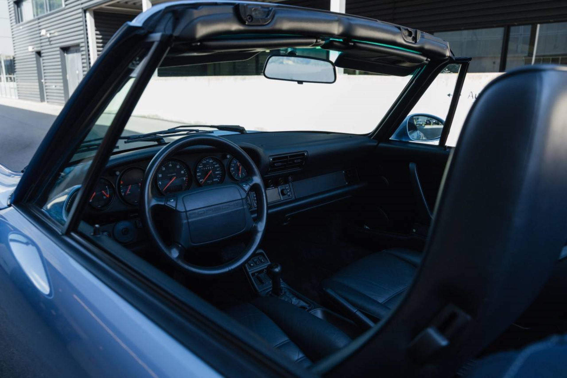 PORSCHE 911 Carrera 4 Cabriolet-image-15
