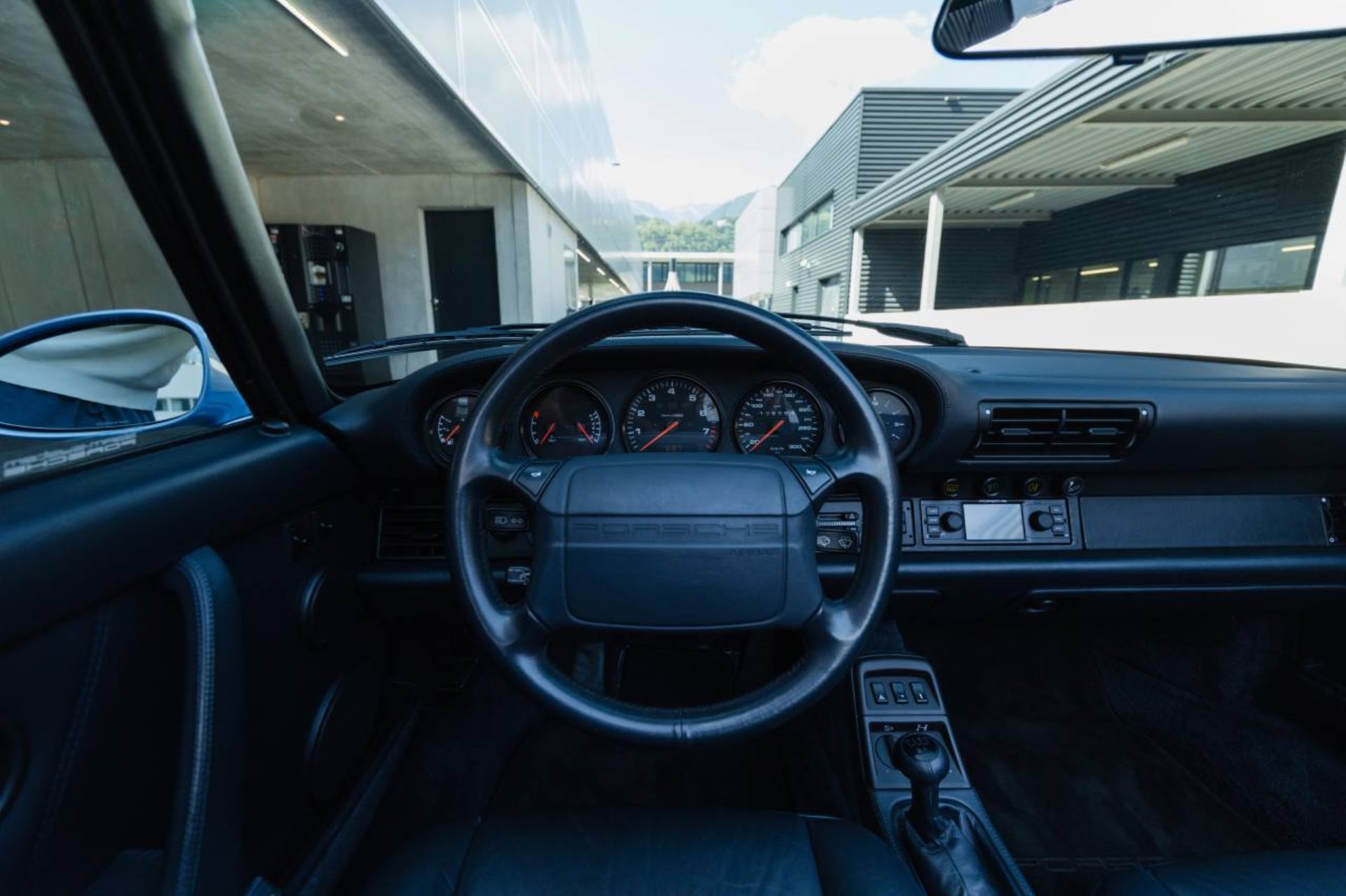 PORSCHE 911 Carrera 4 Cabriolet-image-4