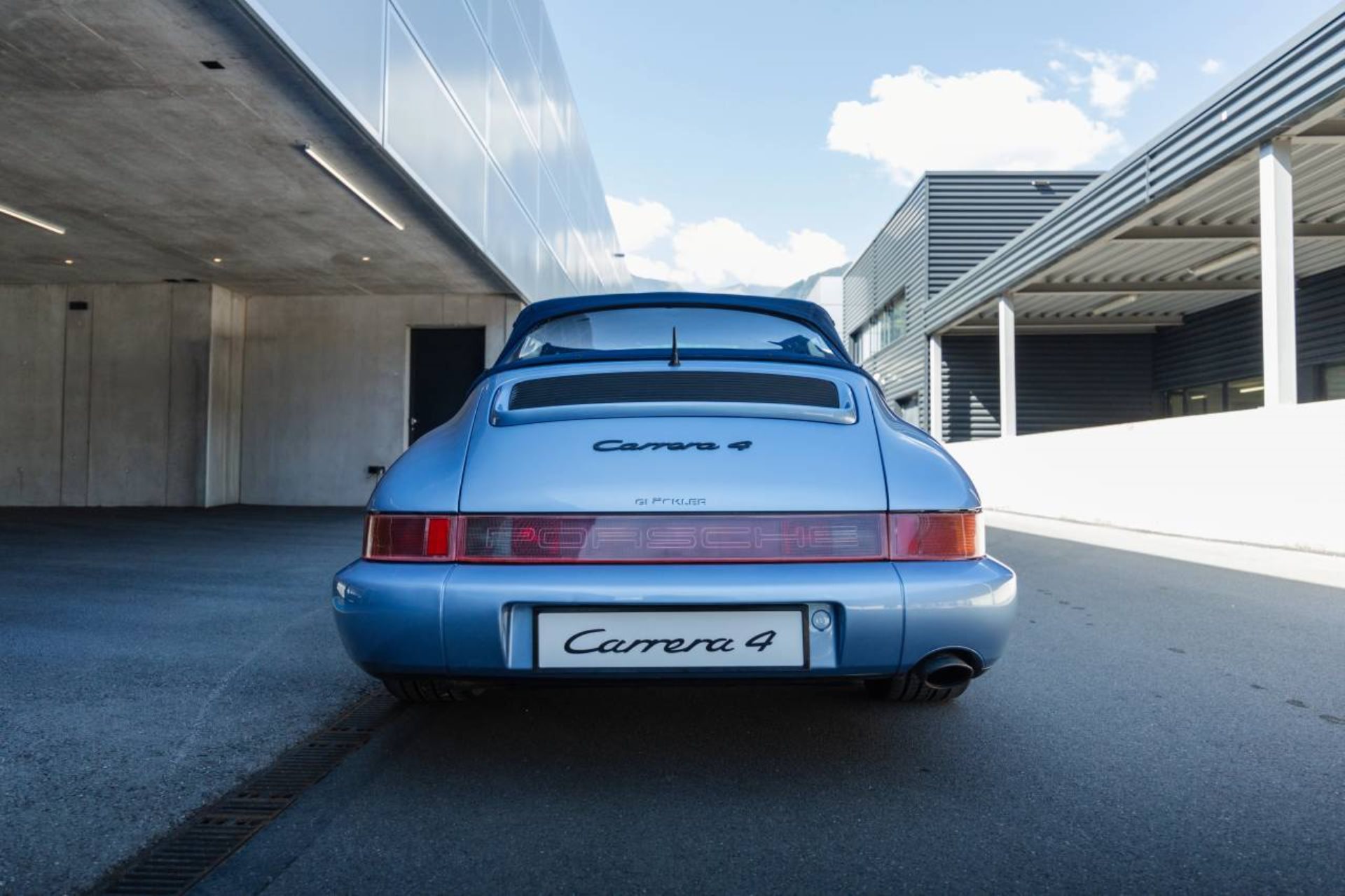 PORSCHE 911 Carrera 4 Cabriolet-image-12