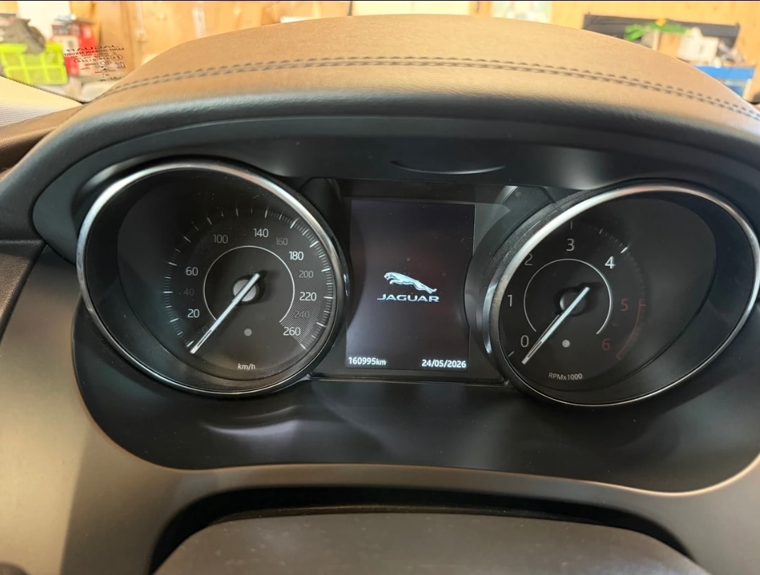 JAGUAR E-Pace 2.0d D180 S AWD Automatik-image-10