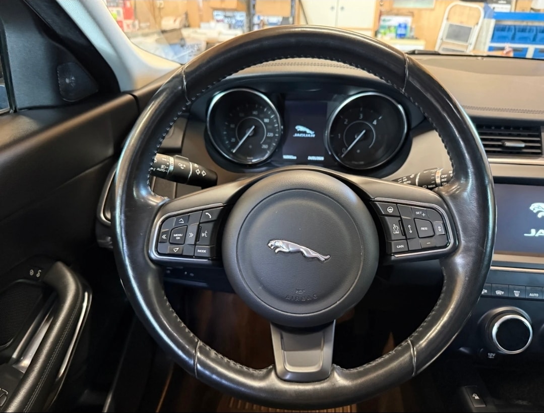 JAGUAR E-Pace 2.0d D180 S AWD Automatik-image-9