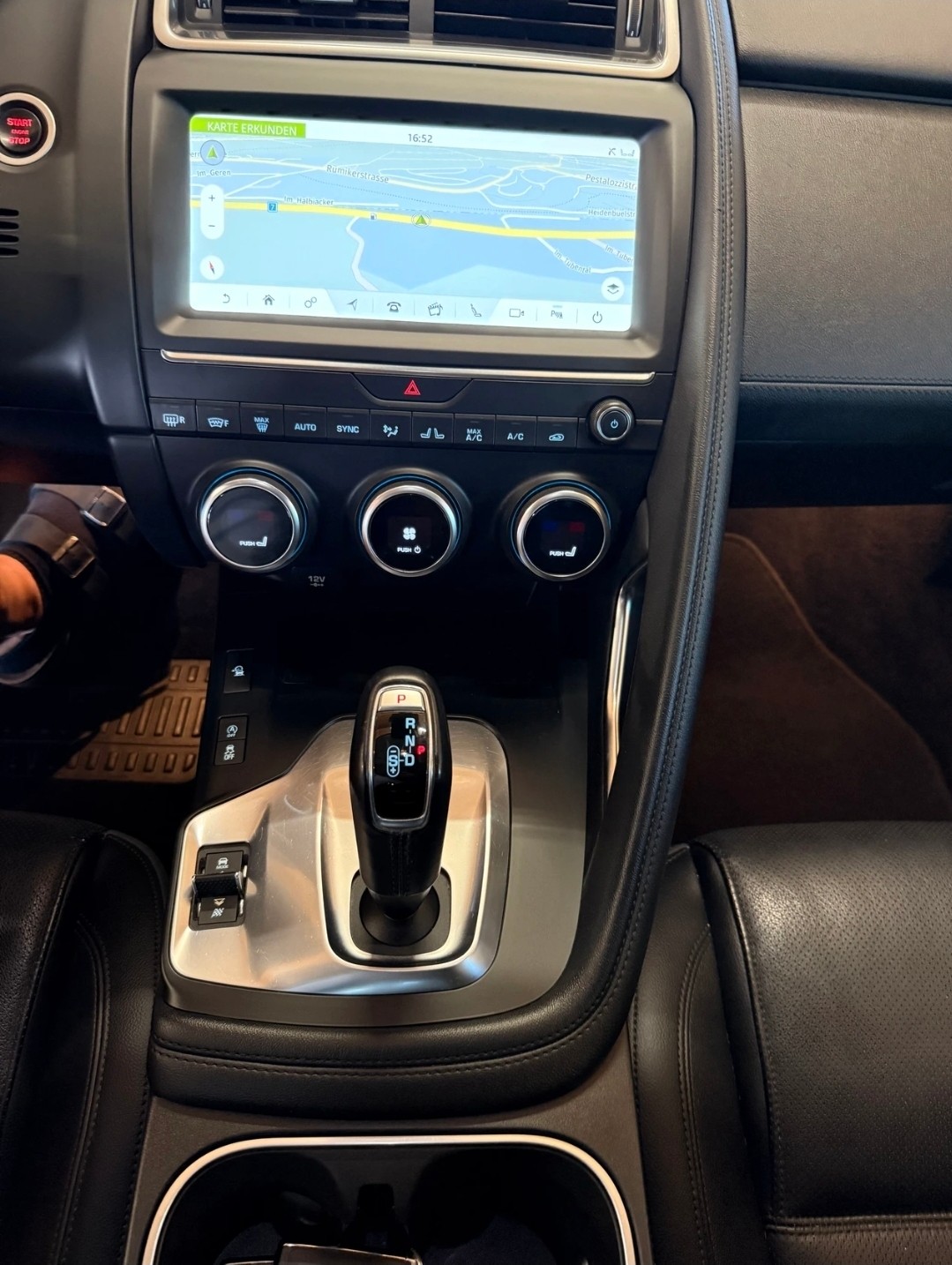 JAGUAR E-Pace 2.0d D180 S AWD Automatik-image-11