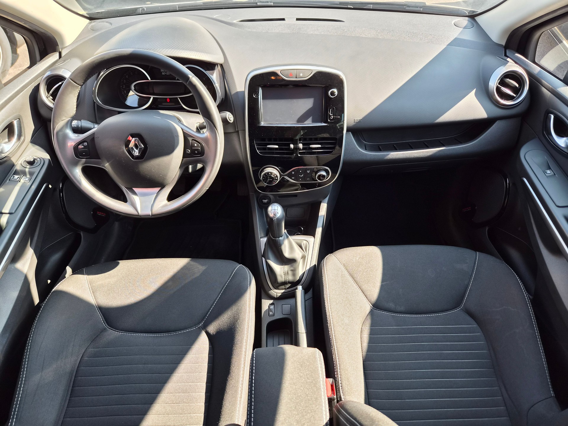 RENAULT Clio 0.9 12V Limited-image-10