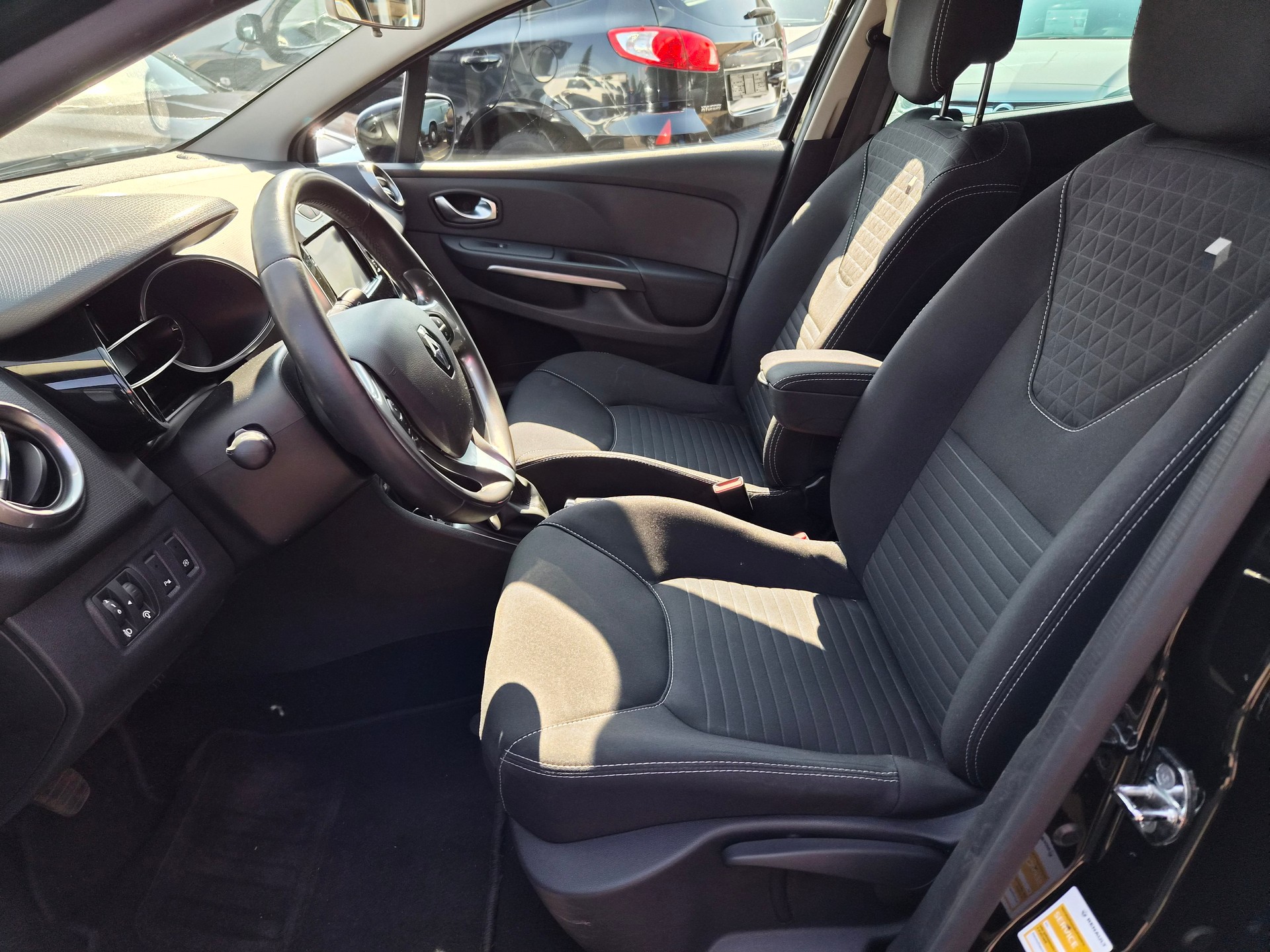 RENAULT Clio 0.9 12V Limited-image-8