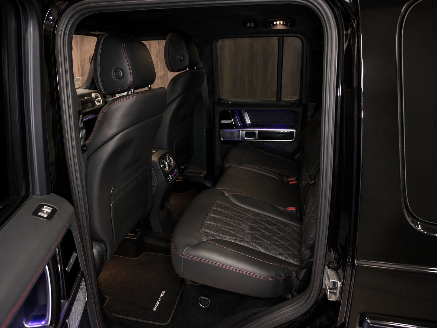 MERCEDES-BENZ G 63 AMG 9G-Tronic Facelift mit 605 PS ganz in schwarz-image-3