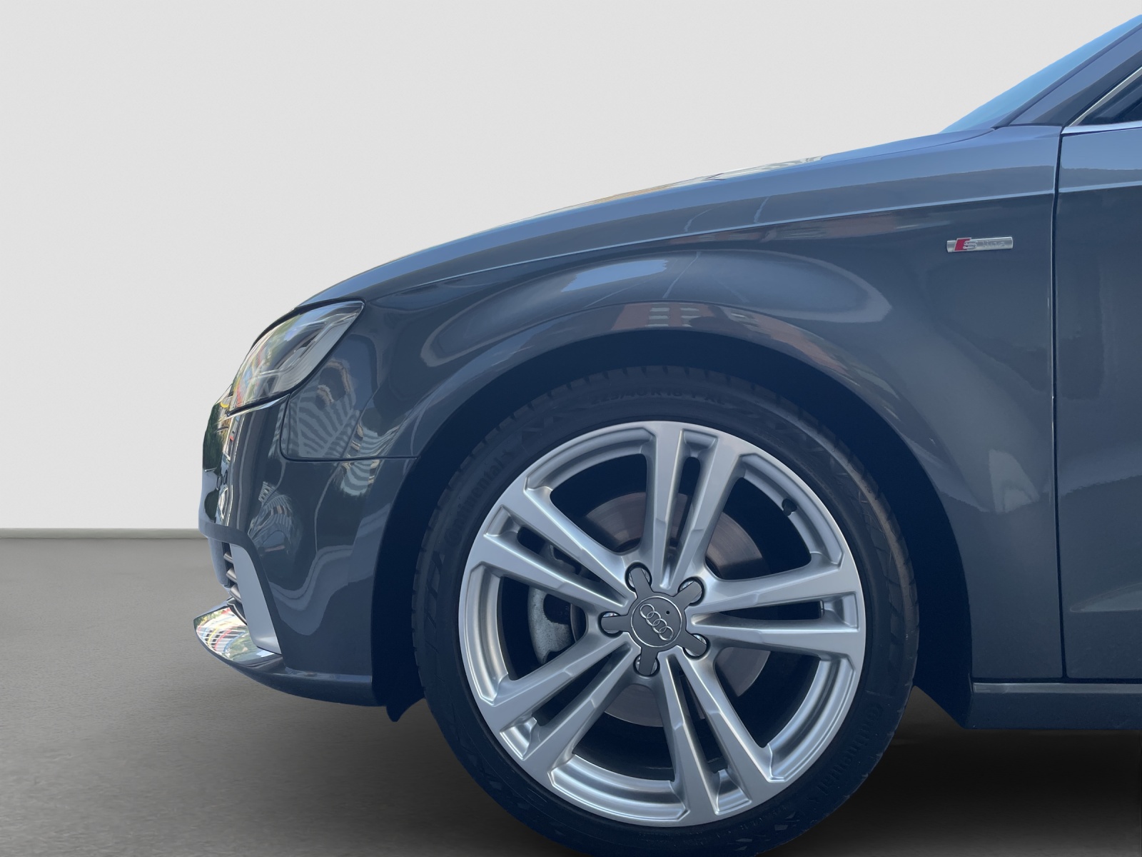 AUDI A3 Sportback 2.0 TFSI Sport quattro S-tronic-image-4