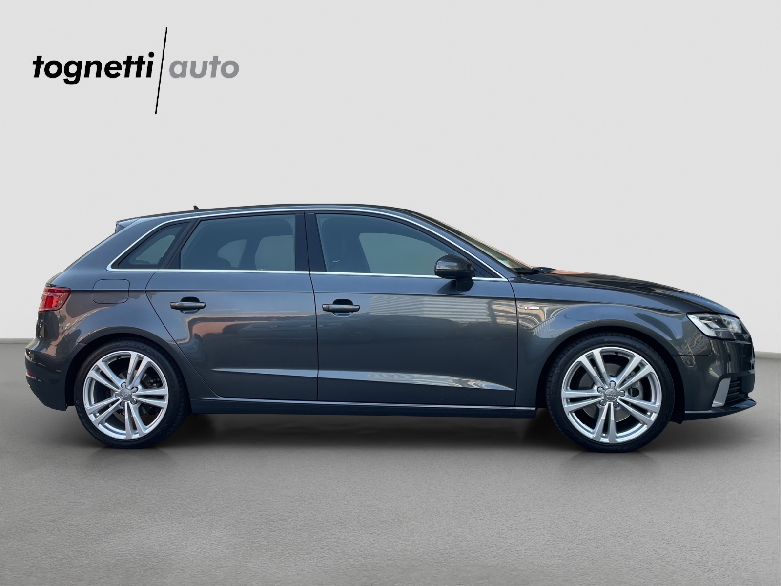 AUDI A3 Sportback 2.0 TFSI Sport quattro S-tronic-image-2
