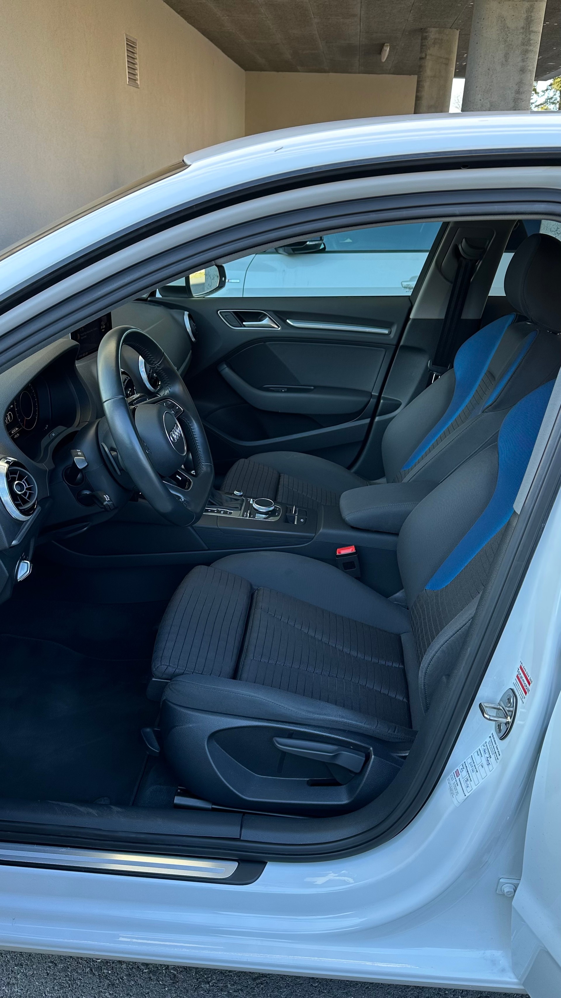 AUDI 2.0 TDI 184 quattro S-Tronic-image-2