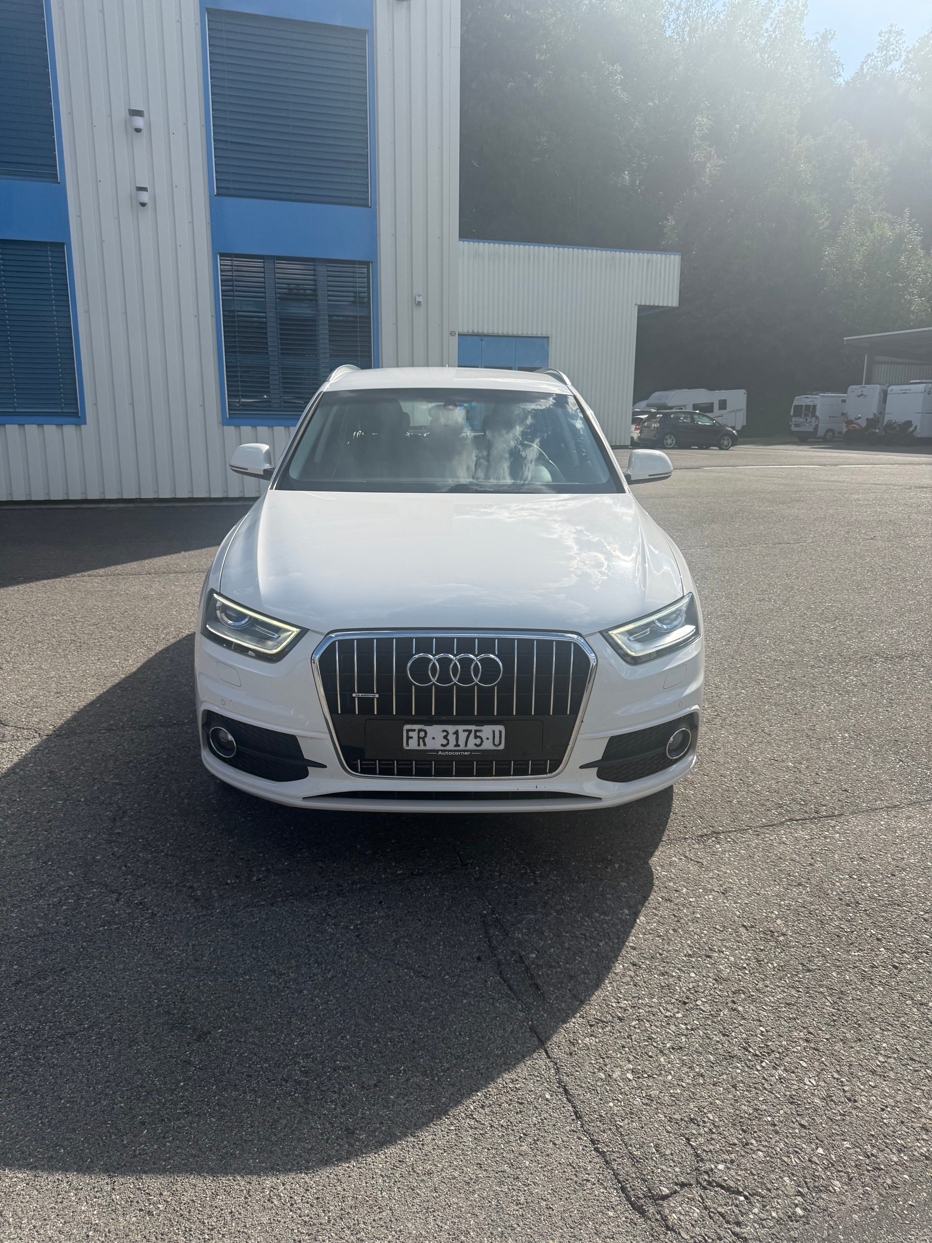 AUDI Q3 2.0 TFSI quattro S-tronic-image-1