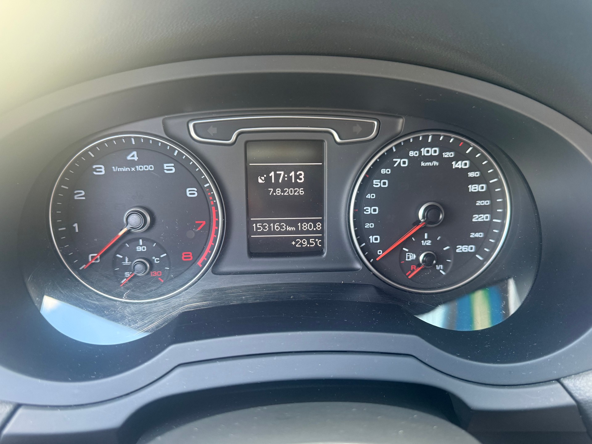AUDI Q3 2.0 TFSI quattro S-tronic-image-10