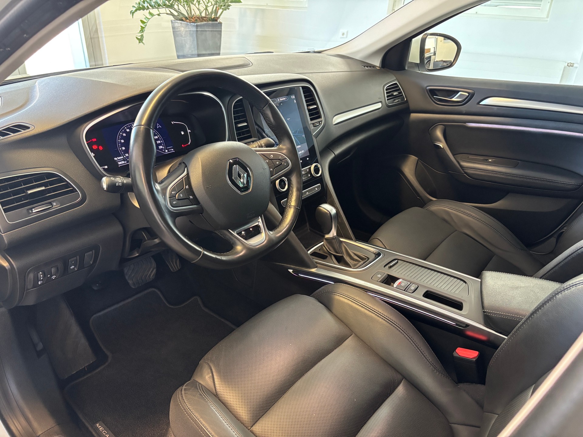 RENAULT Mégane Grandtour 1.3 16V Turbo Techno EDC-image-4
