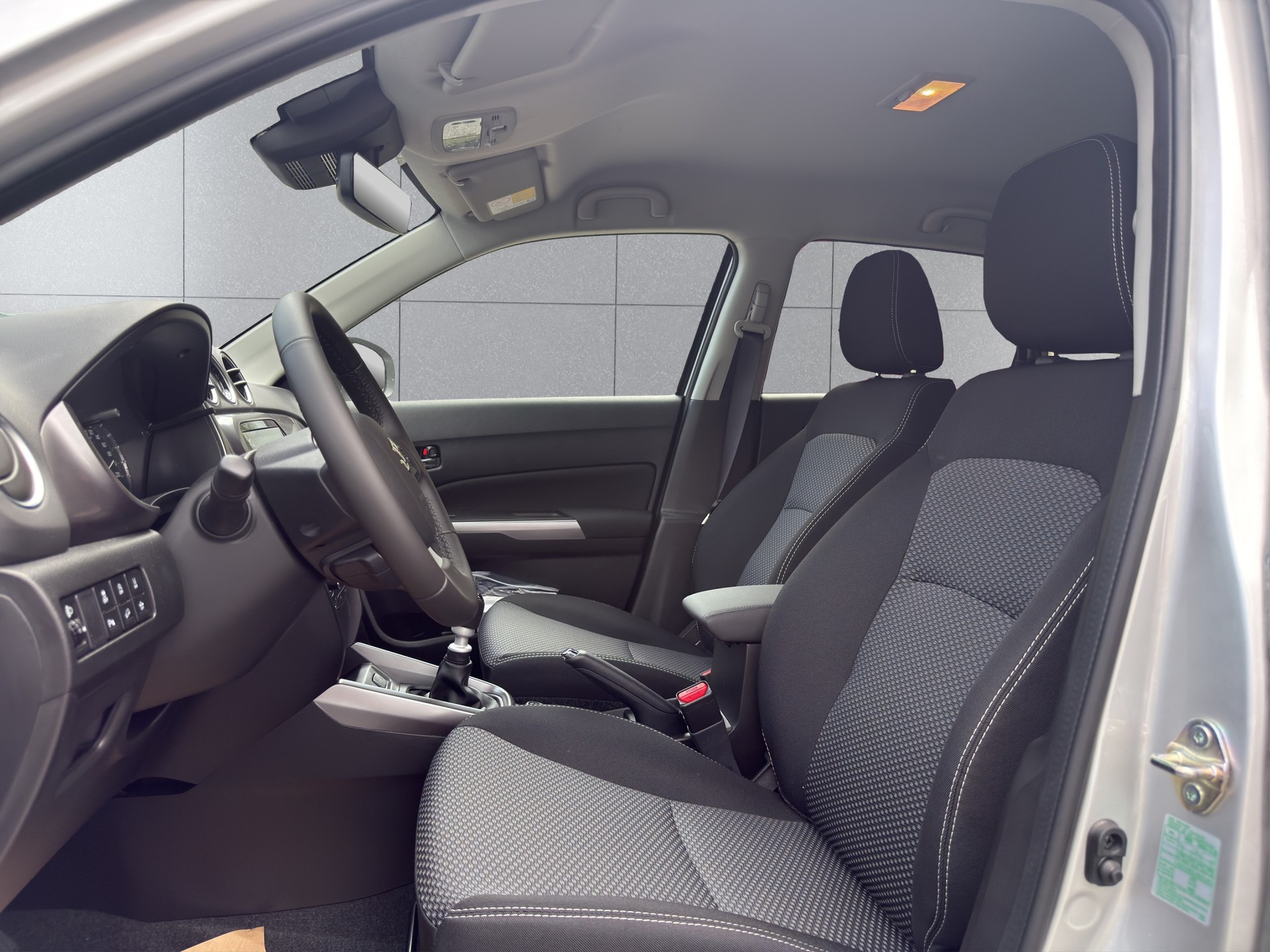 SUZUKI Vitara 1.4 Boosterjet Compact + Hybrid-image-9