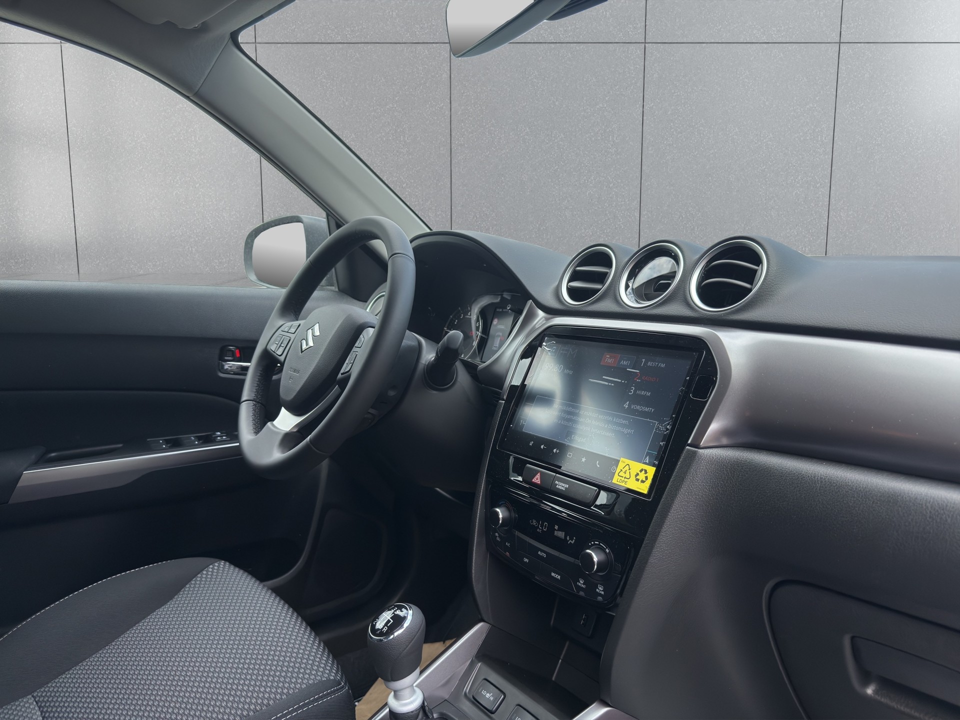 SUZUKI Vitara 1.4 Boosterjet Compact + Hybrid-image-5