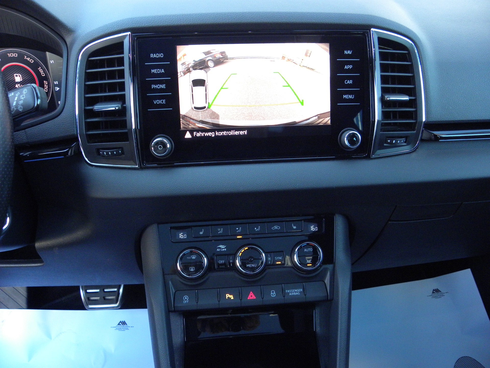 SKODA Karoq 1.5 TSI ACT SportLine DSG-image-10