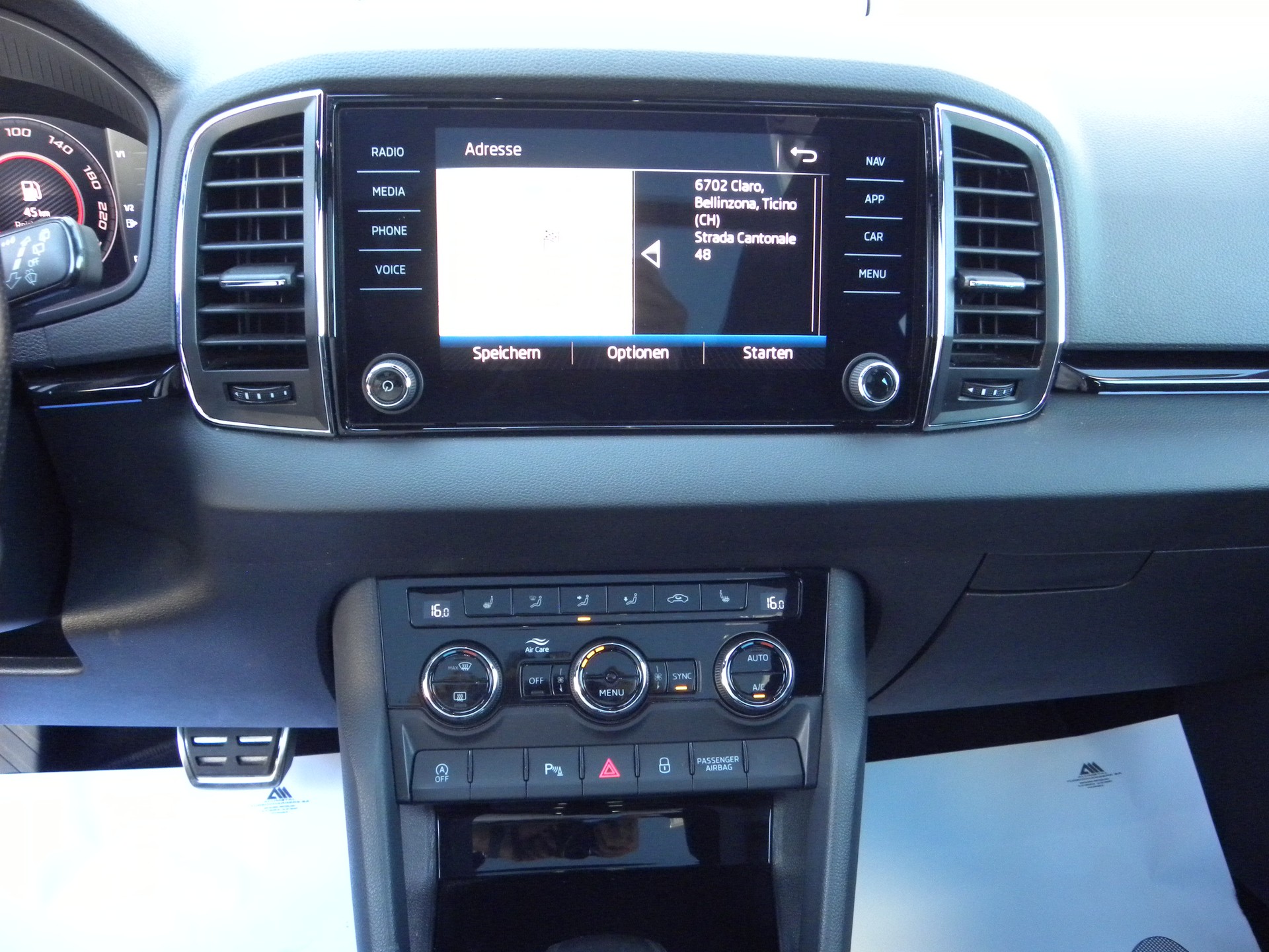 SKODA Karoq 1.5 TSI ACT SportLine DSG-image-11