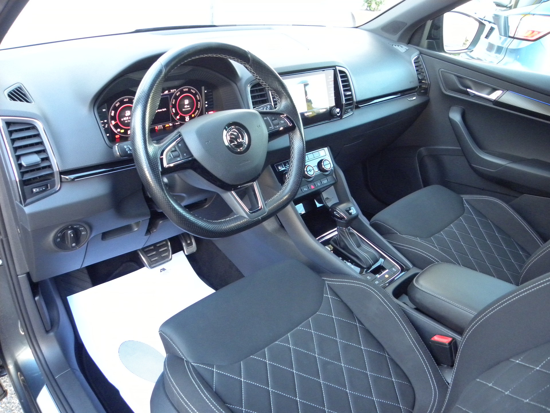 SKODA Karoq 1.5 TSI ACT SportLine DSG-image-6