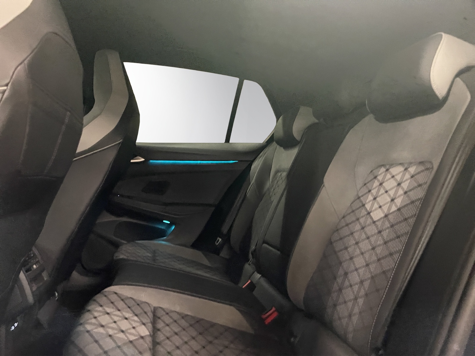 VW Golf 1.5 eTSI mHEV ACT R-Line DSG-image-10