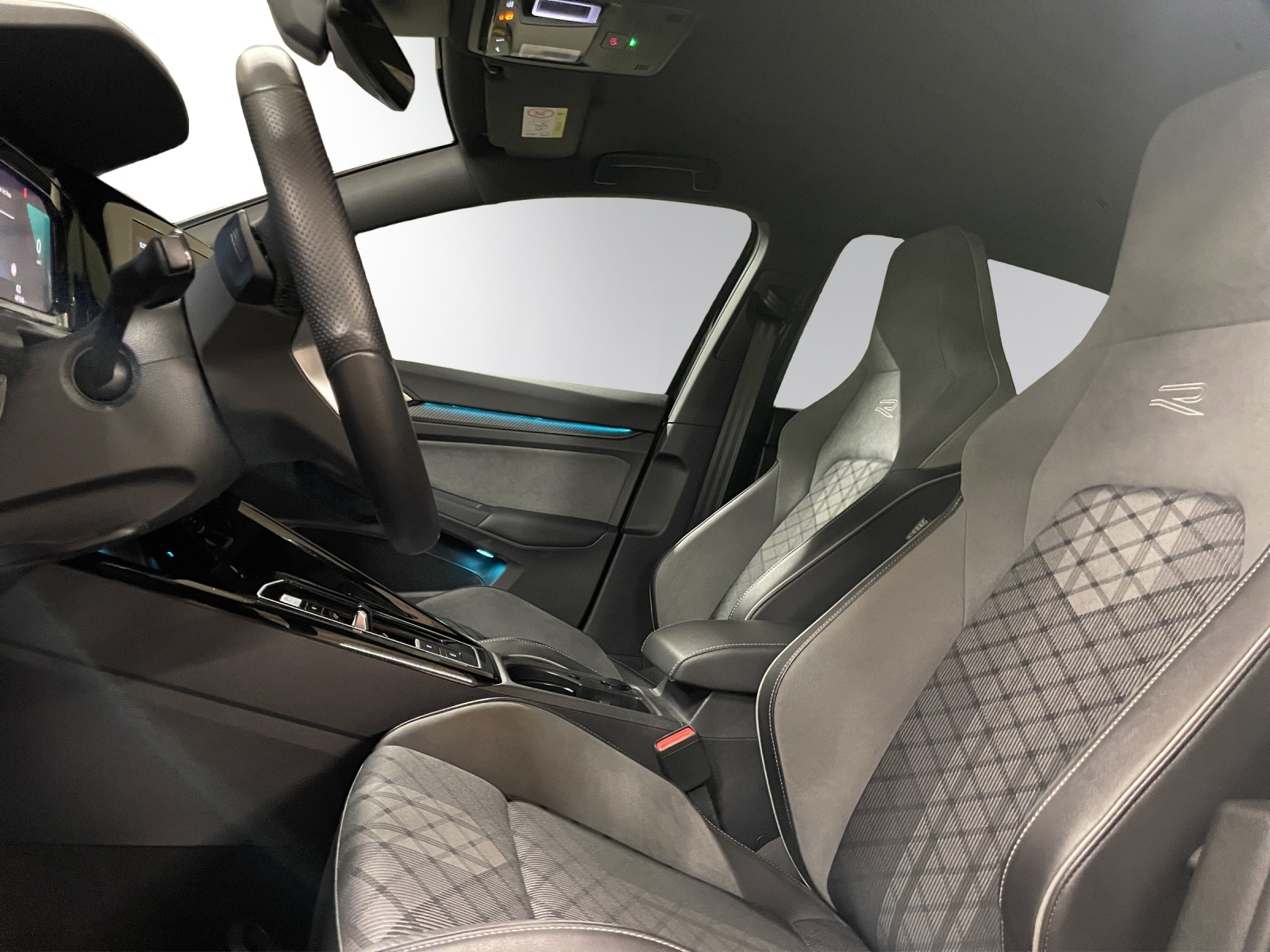 VW Golf 1.5 eTSI mHEV ACT R-Line DSG-image-9