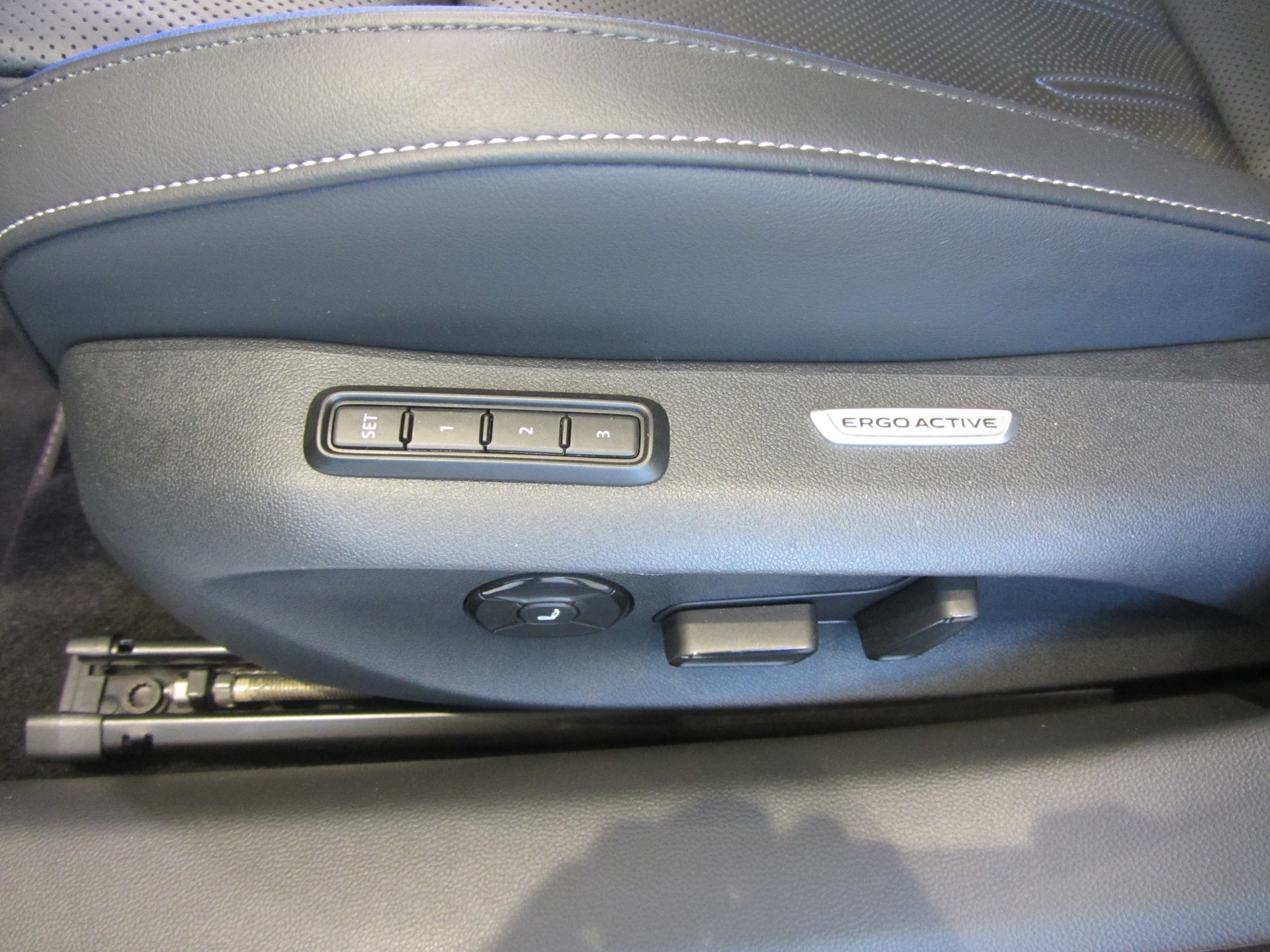 VW Passat Variant 2.0 TSI evo4 R-Line 4 Motion DSG-image-10