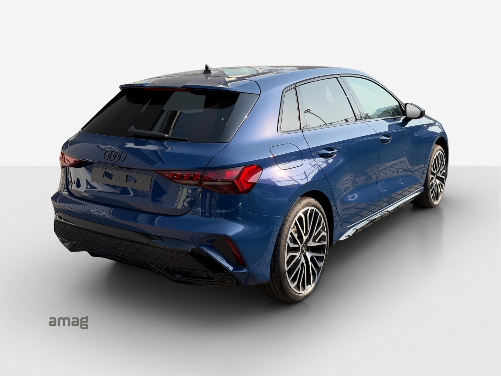 AUDI A3 Sportback TFSI 110 kW S line Attraction S tronic-image-4