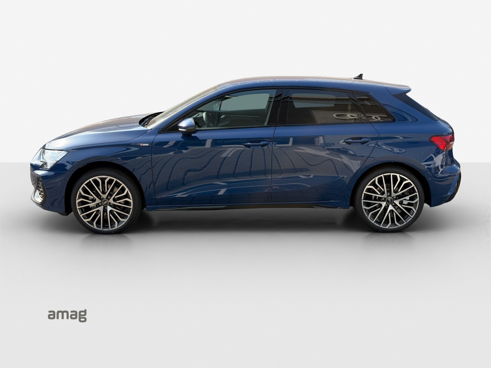AUDI A3 Sportback TFSI 110 kW S line Attraction S tronic-image-1