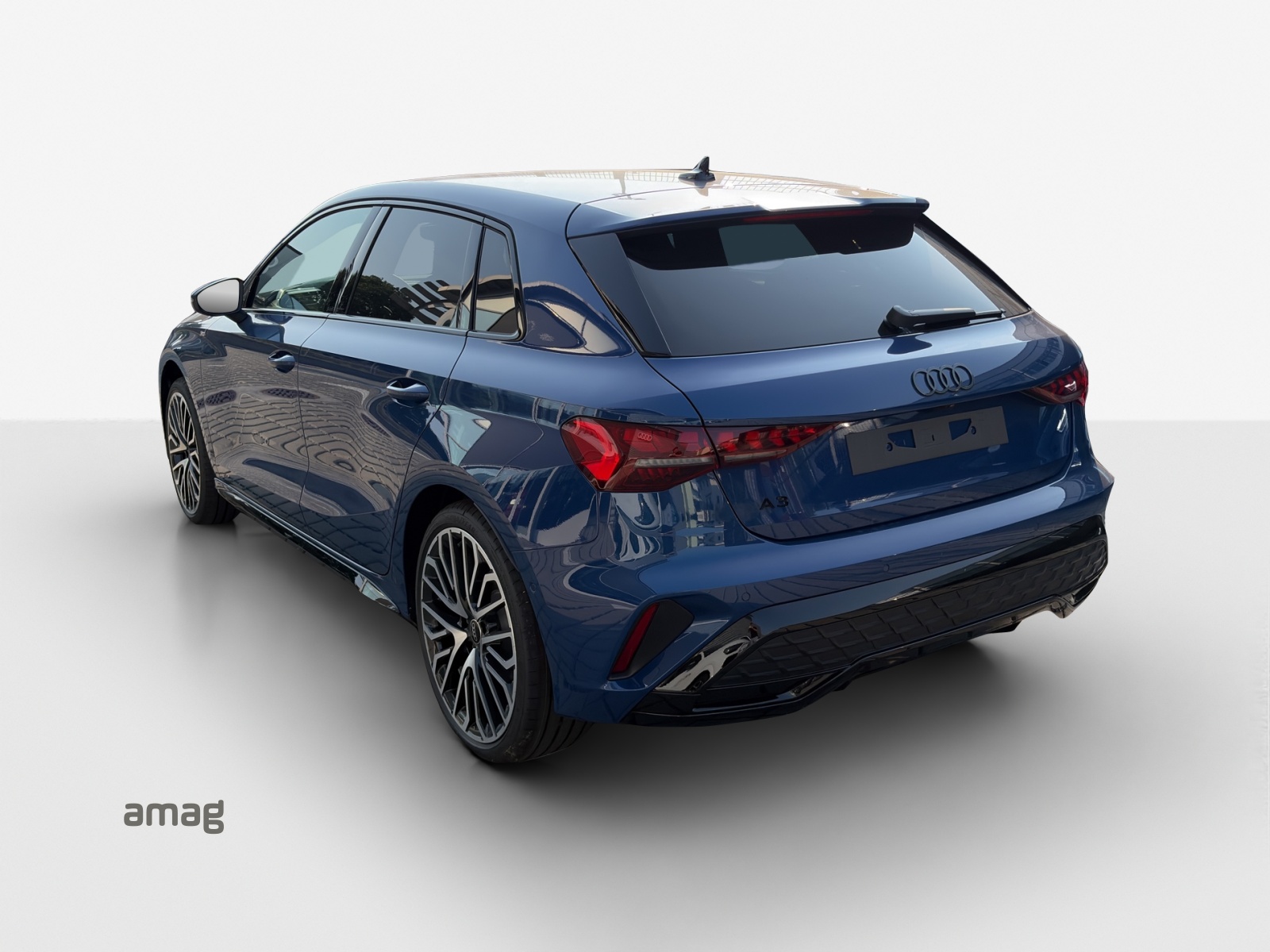 AUDI A3 Sportback TFSI 110 kW S line Attraction S tronic-image-2