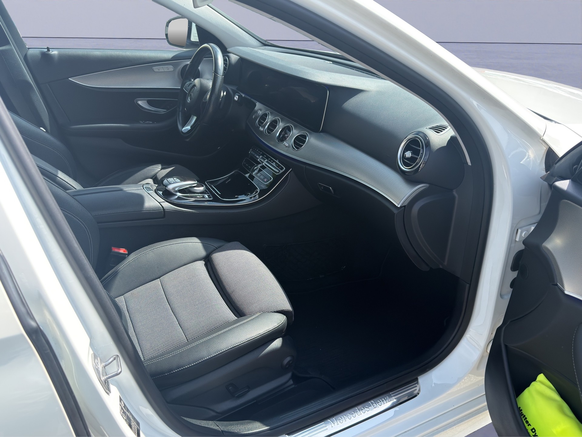 MERCEDES-BENZ E 200 AMG Line-image-7