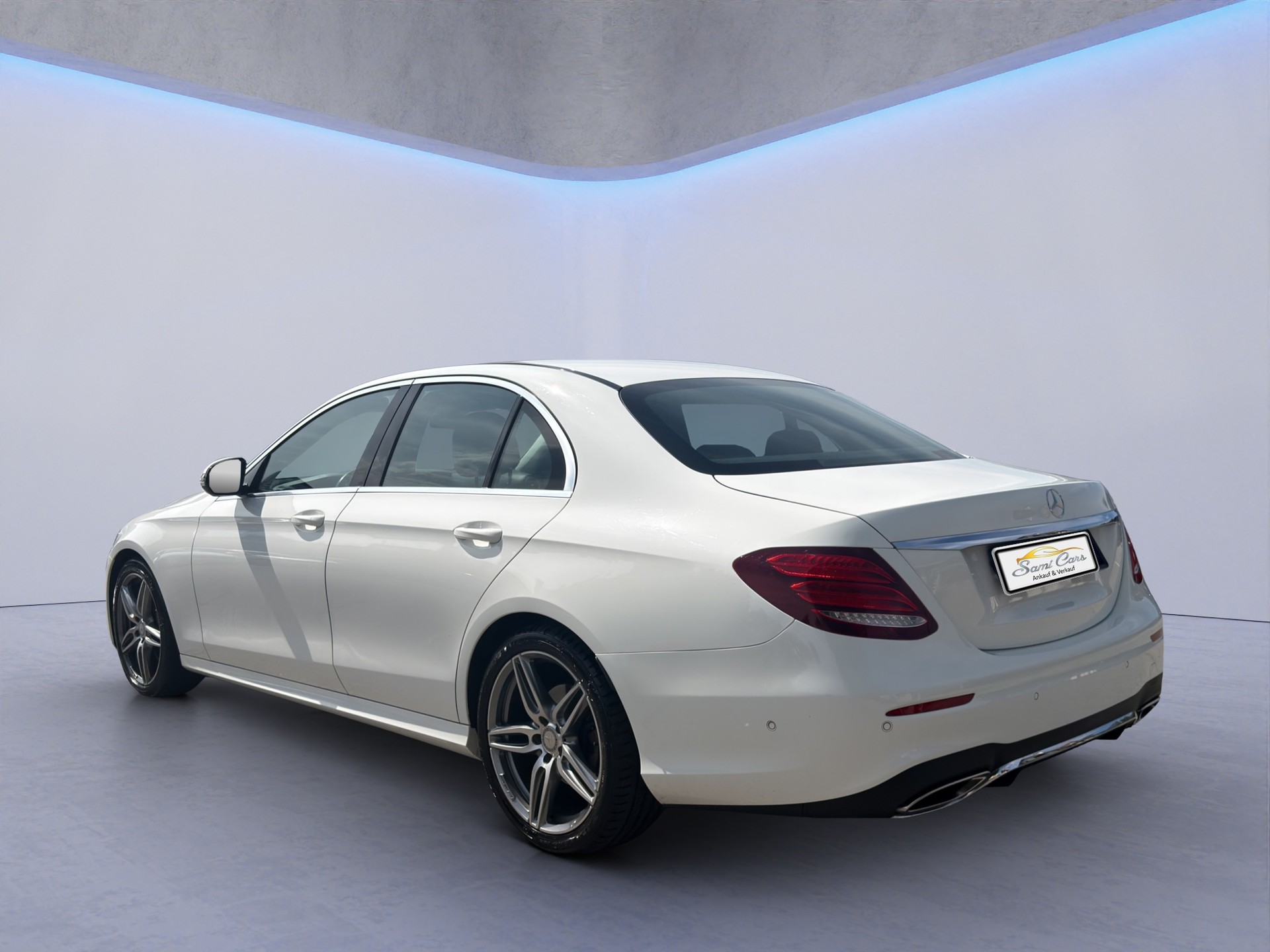 MERCEDES-BENZ E 200 AMG Line-image-6