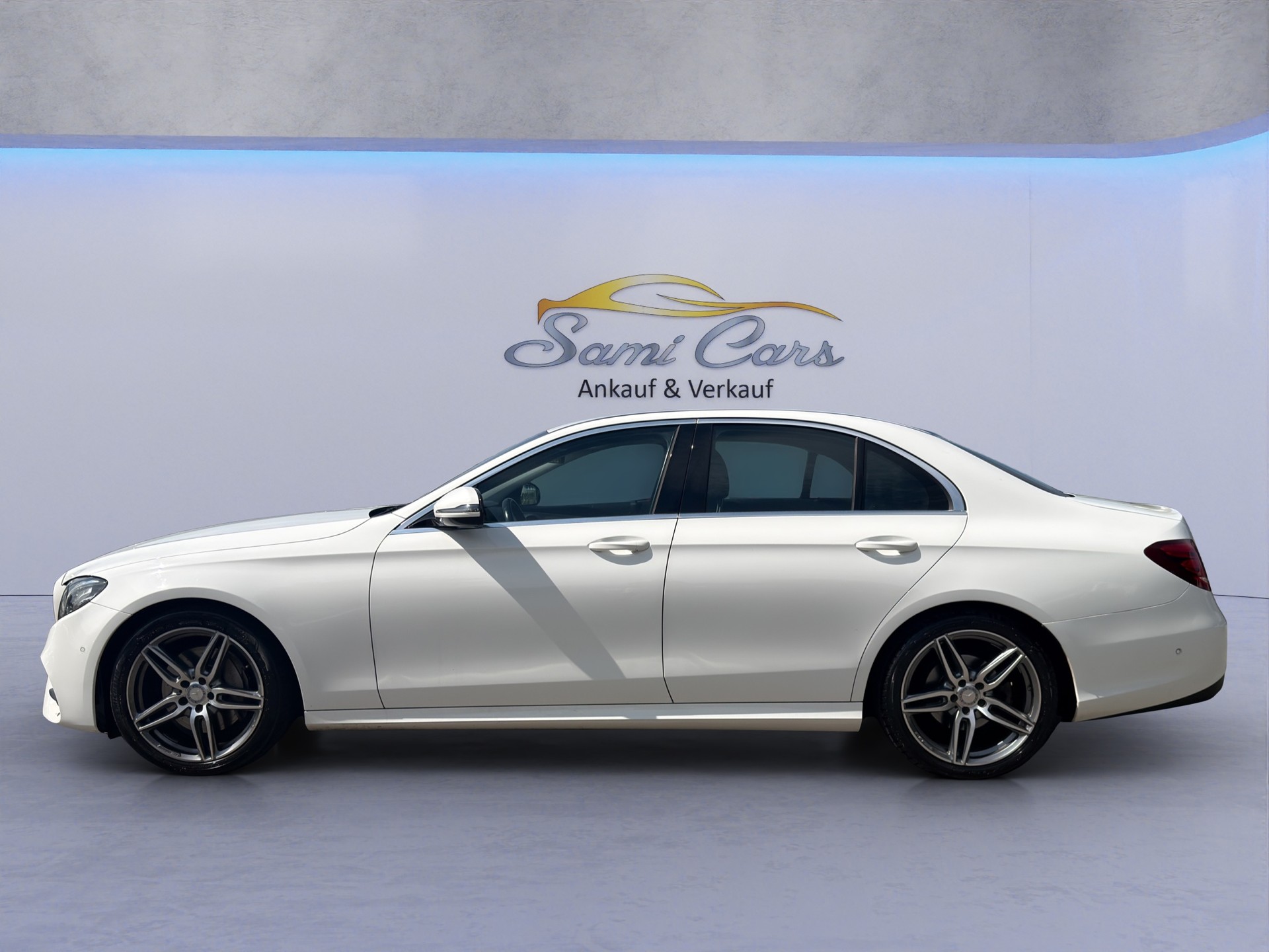 MERCEDES-BENZ E 200 AMG Line-image-3