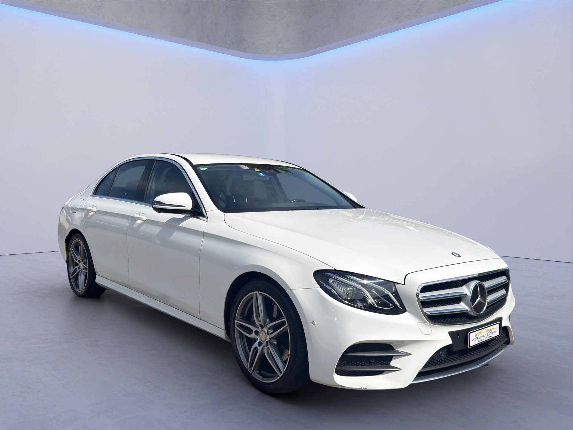 MERCEDES-BENZ E 200 AMG Line-image-0