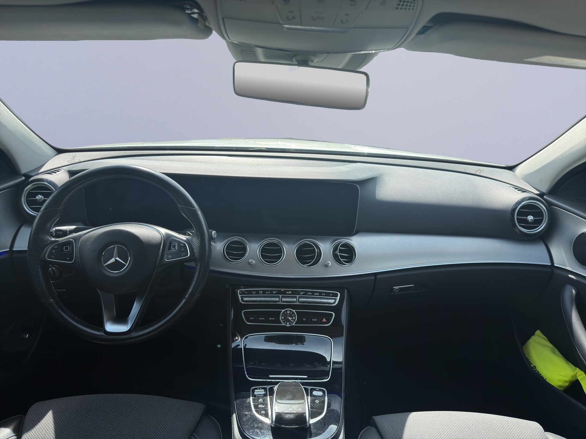 MERCEDES-BENZ E 200 AMG Line-image-8