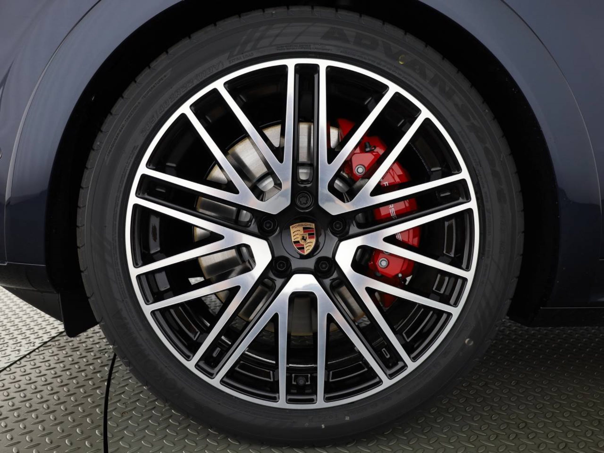 PORSCHE Cayenne GTS-image-8